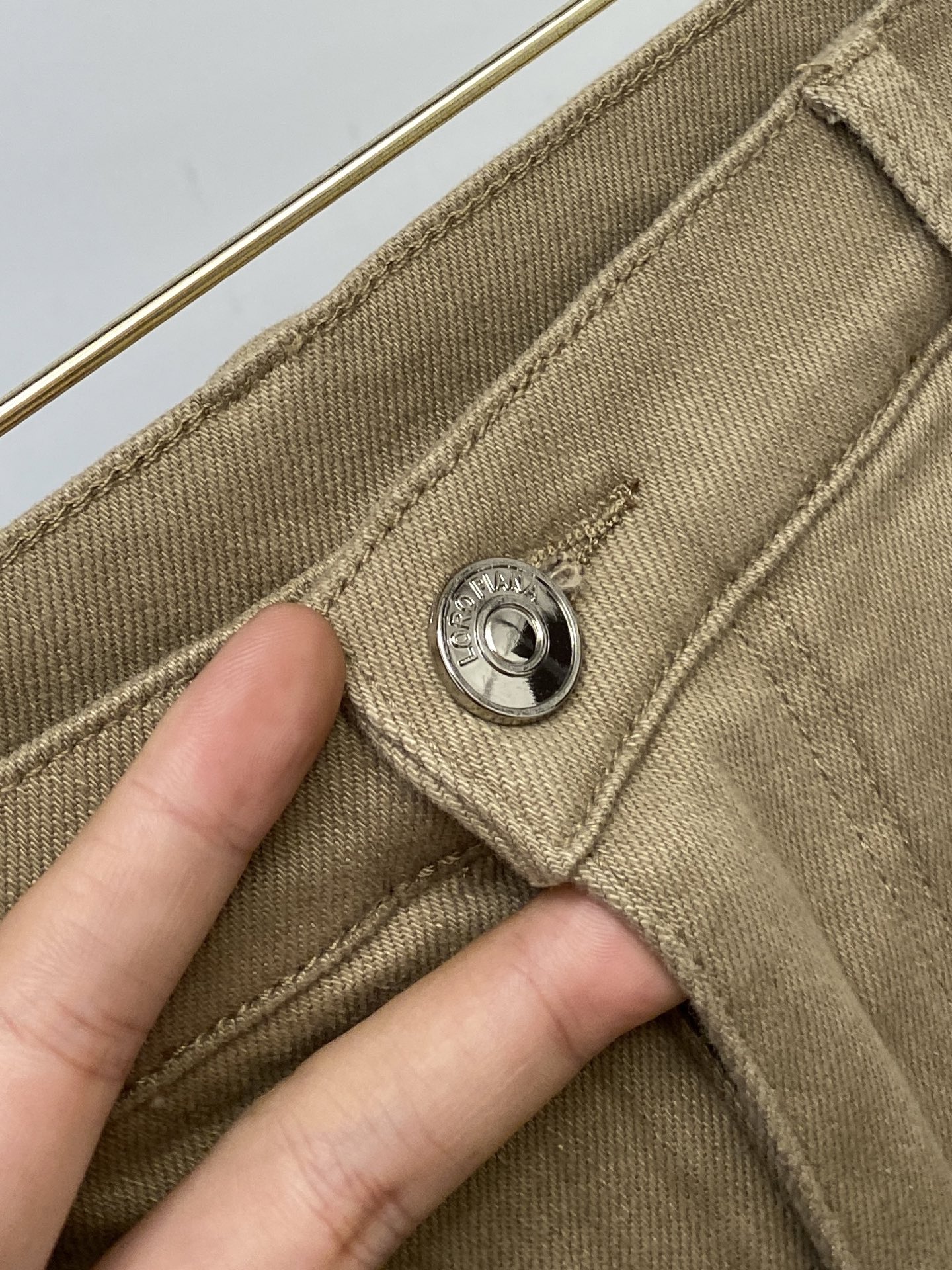 lP。、2025最新品，专柜同步有售，原单狠货，水洗休闲牛仔短裤，进口原版水洗弹力面料，舒适有弹性，原版