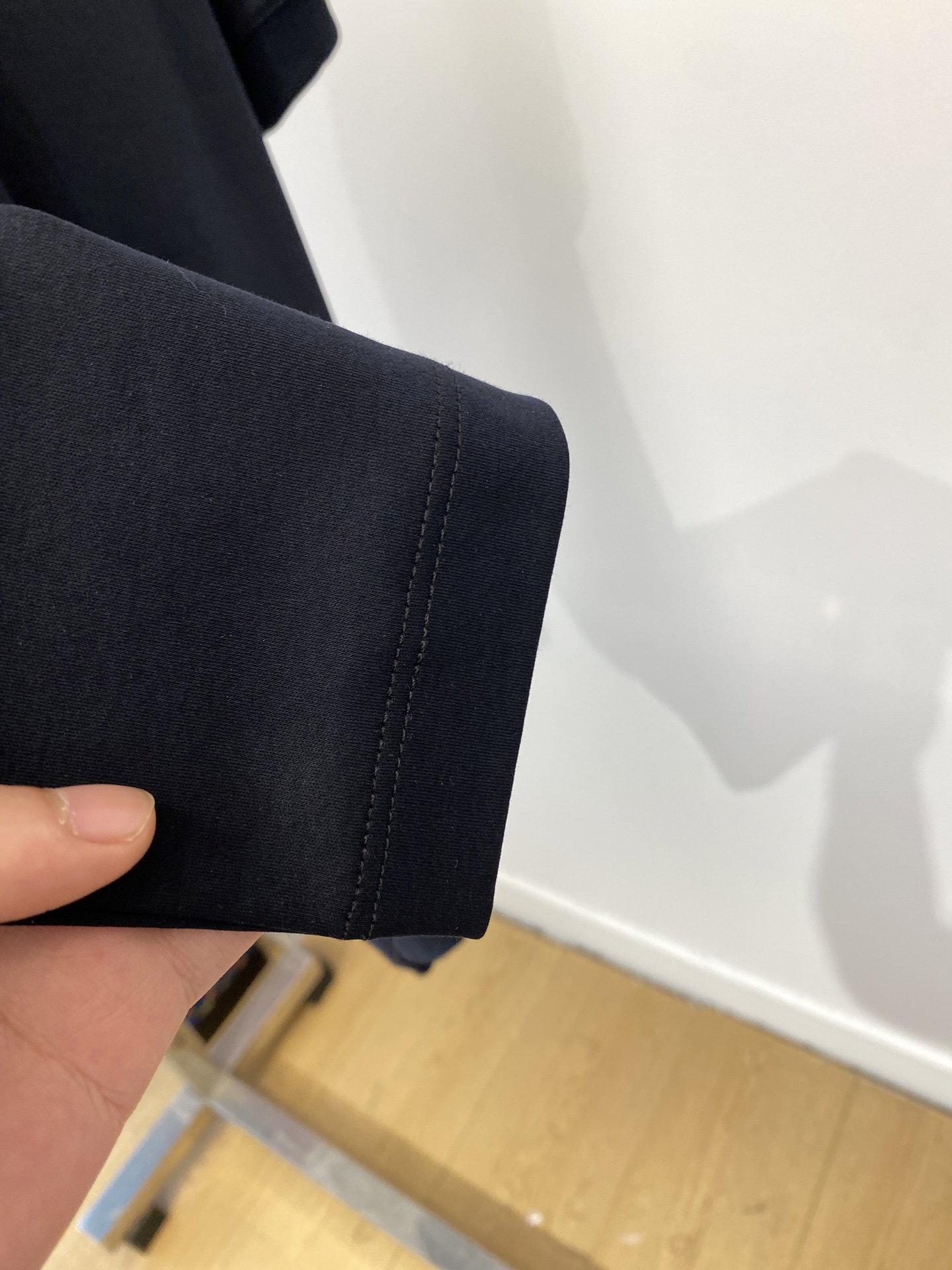 Kiton 时尚潮牌、2025最新款短袖T恤，帅气时尚，胸前精致刺绣字母logo，简约百搭款。面料棉 不