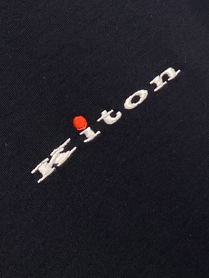 Kiton 时尚潮牌、2025最新款短袖T恤，帅气时尚，胸前精致刺绣字母logo，简约百搭款。面料棉 不