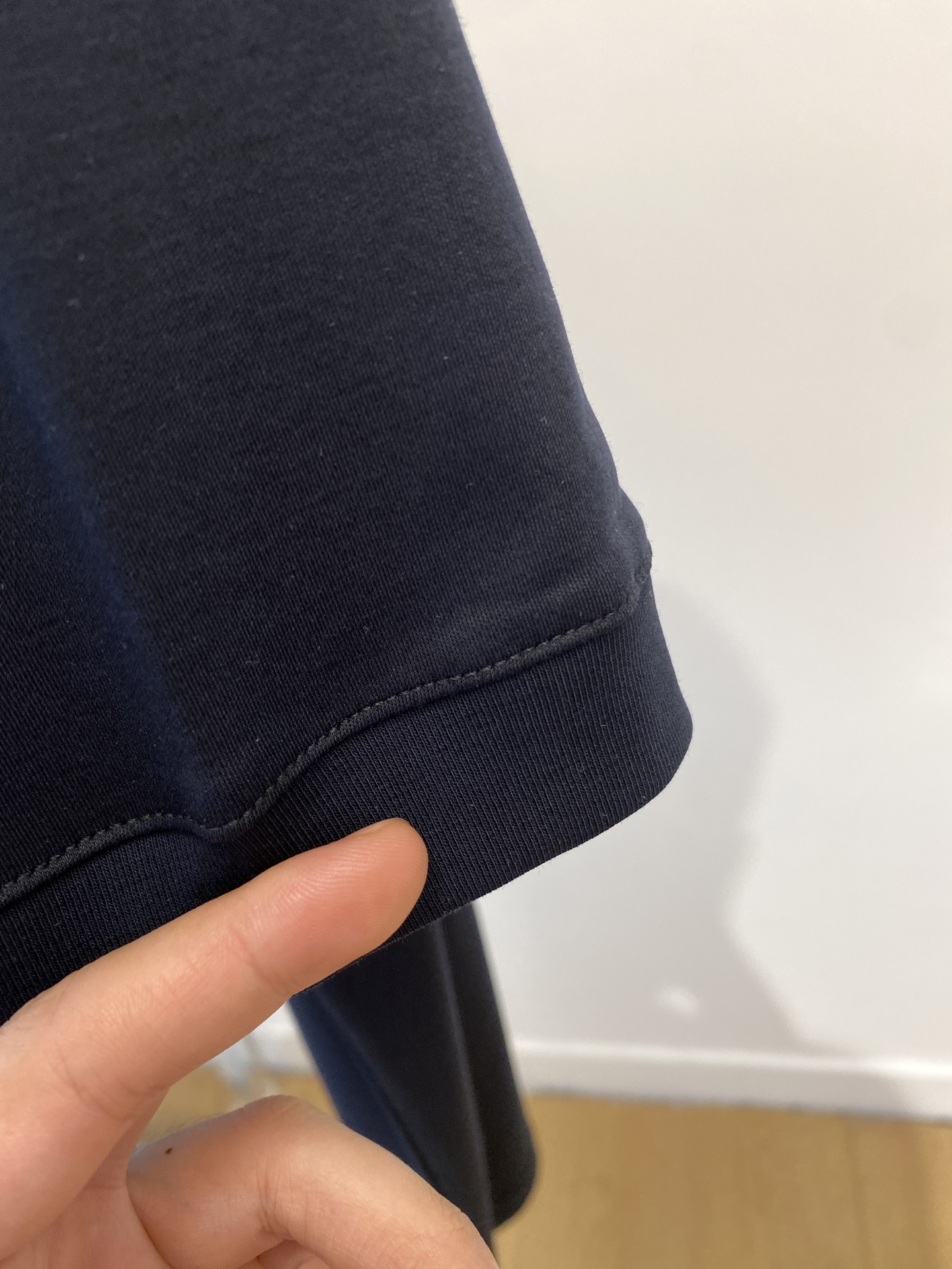 Kiton 时尚潮牌、2025最新款短袖T恤，帅气时尚，胸前精致刺绣字母logo，简约百搭款。面料棉 不