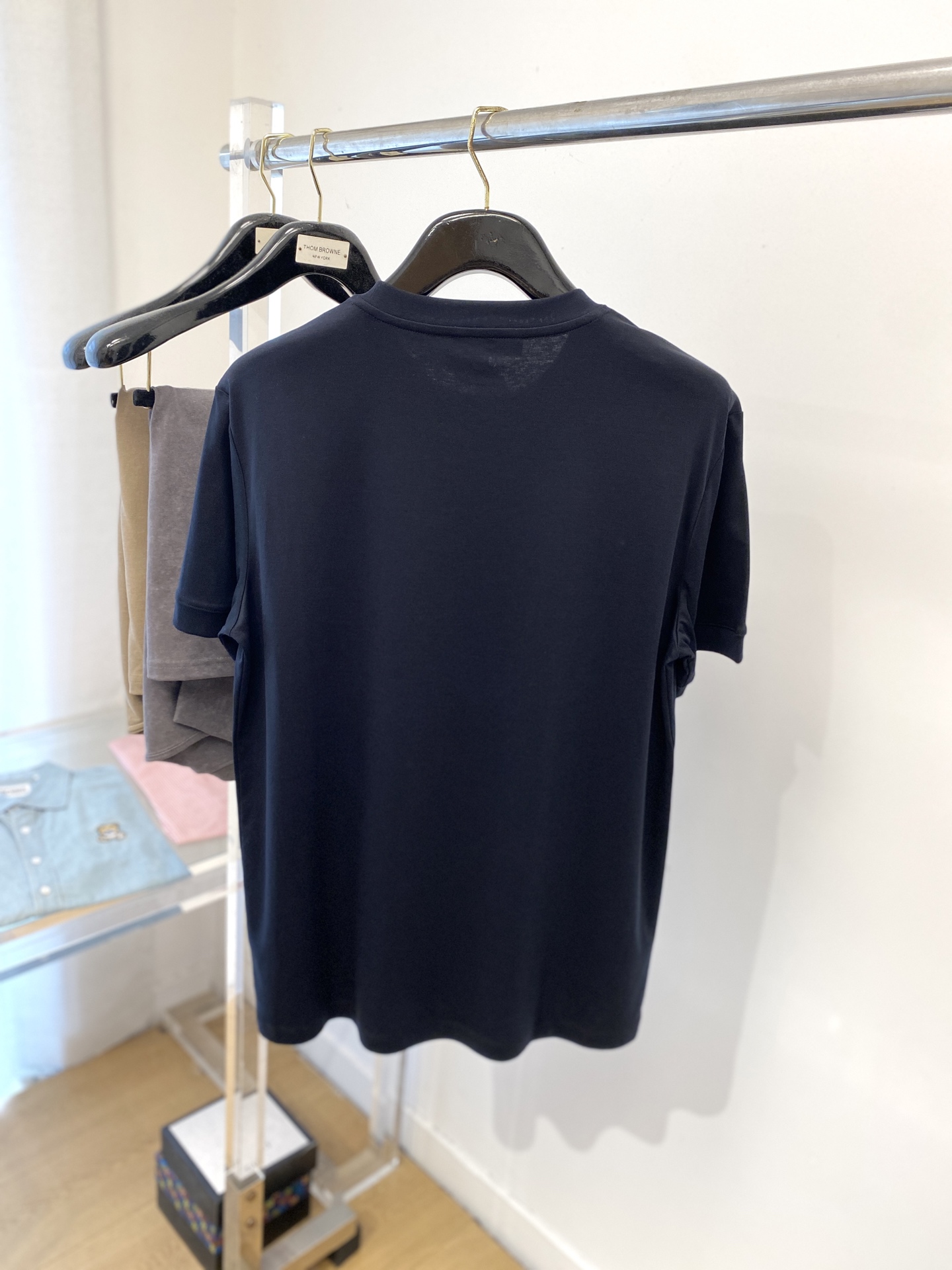 Kiton 时尚潮牌、2025最新款短袖T恤，帅气时尚，胸前精致刺绣字母logo，简约百搭款。面料棉 不