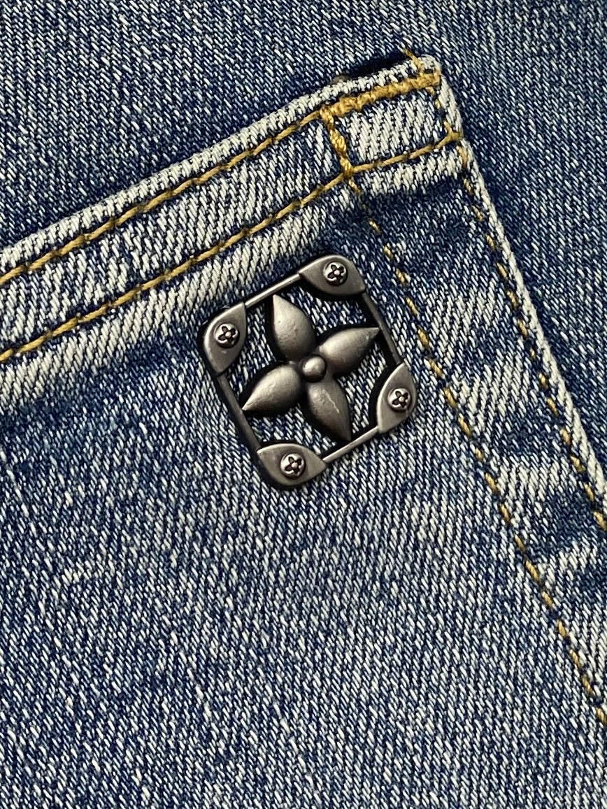 LV、2025最新品，专柜同步有售，原单狠货，水洗休闲牛仔裤，进口原版水洗弹力面料，舒适有弹性，原版五金