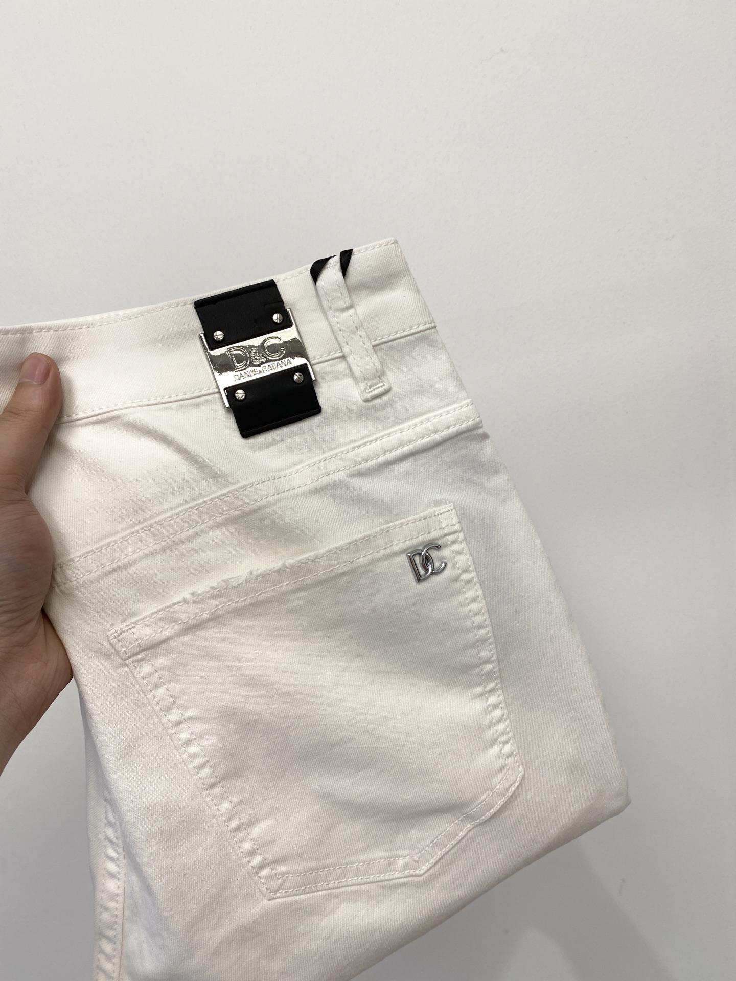 DG、2025最新品，专柜同步有售，原单狠货，水洗休闲牛仔裤，进口原版水洗弹力面料，舒适有弹性，原版五金