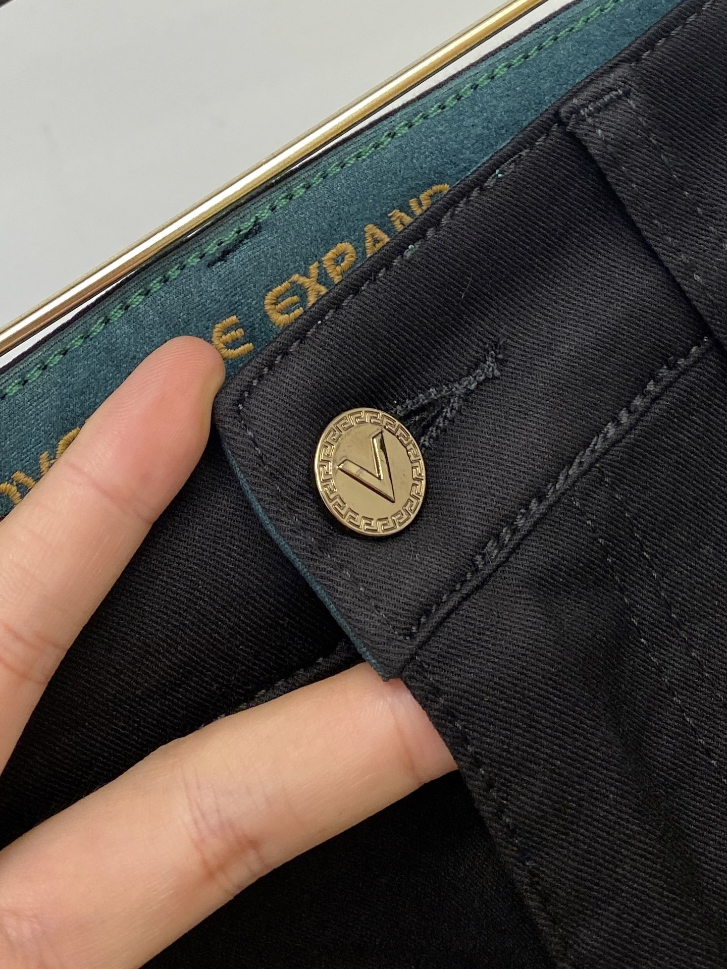 LV、2025最新品，专柜同步有售，原单狠货，水洗休闲牛仔裤，进口原版水洗弹力面料，舒适有弹性，原版五金