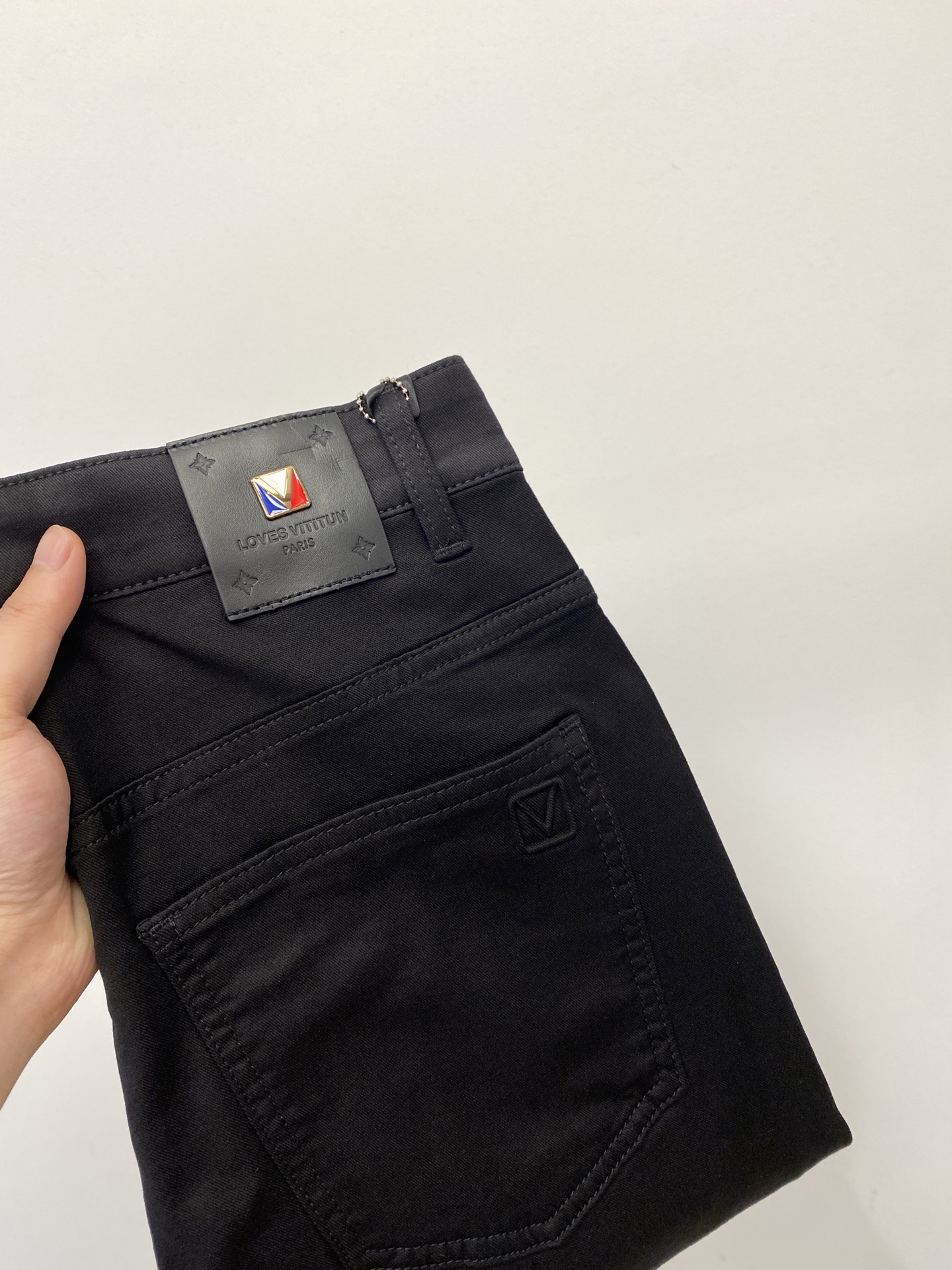 LV、2025最新品，专柜同步有售，原单狠货，水洗休闲牛仔裤，进口原版水洗弹力面料，舒适有弹性，原版五金