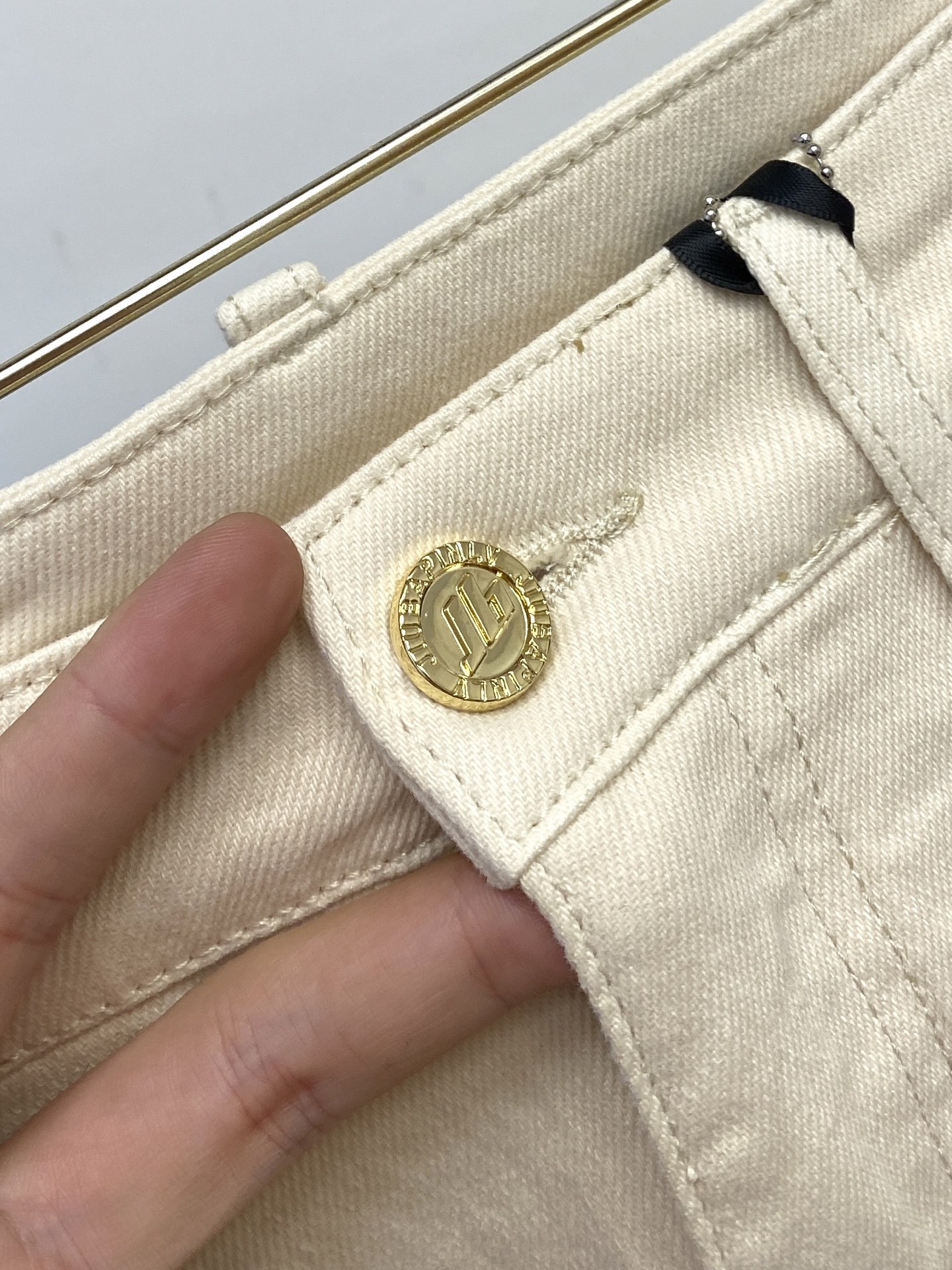 LV、2025最新品，专柜同步有售，原单狠货，水洗休闲牛仔裤，进口原版水洗弹力面料，舒适有弹性，原版五金