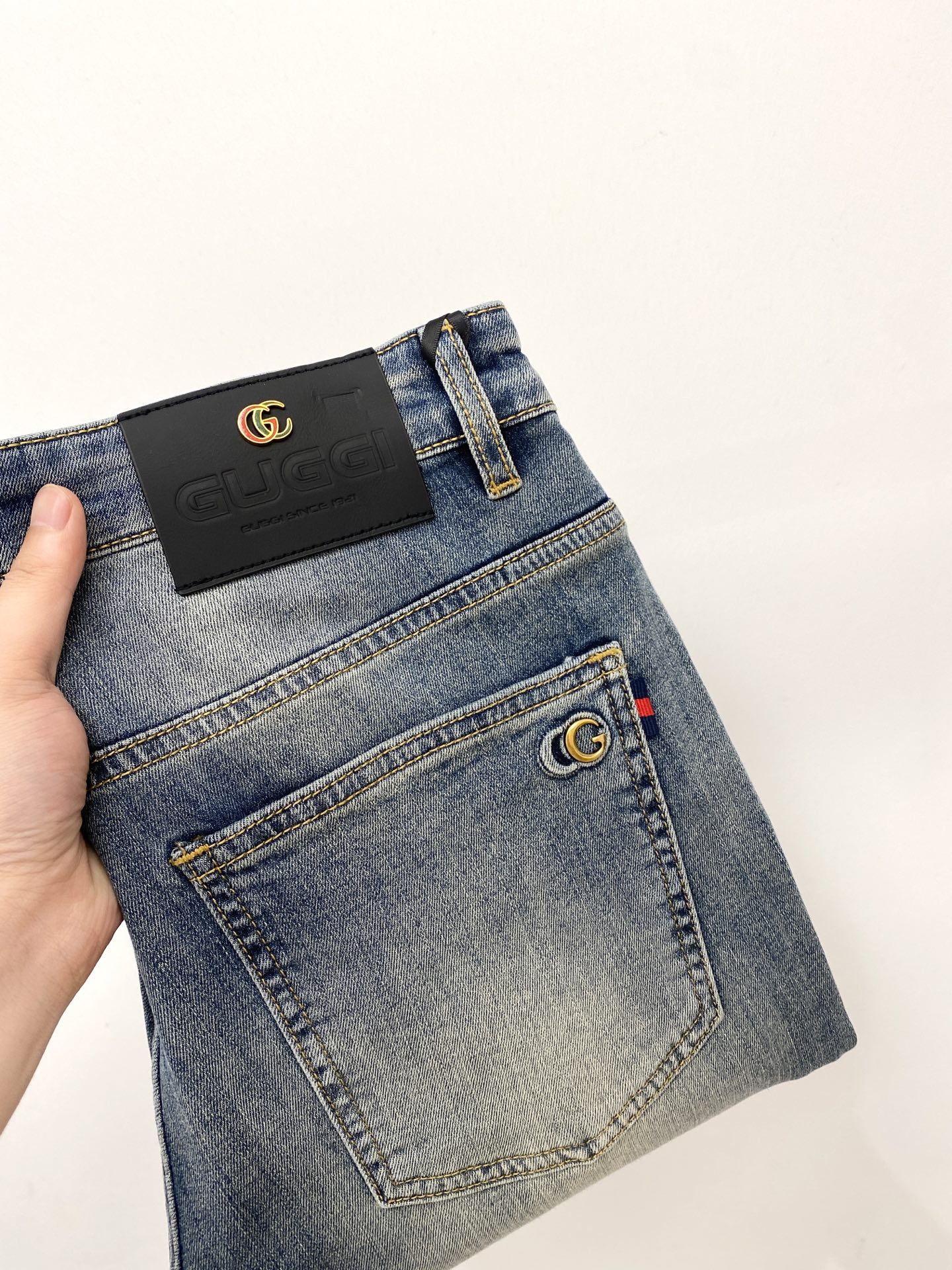 NO:427800,Guqi, 2025 latest products, special counters are available at the same time, original singles, washable casual jeans, imported original washable elastic fabric, comfortable and elastic, original hardware and auxiliary decorative logo, super positive style, extremely high grade, counter quality, fashionable and stylish upper body, 29-38, jeans, alexander wang19860909古奇、2025最新品,专柜同步有售,原单狠货,水洗休闲牛仔裤,进口原版水洗弹力面料,舒适有弹性,原版五金辅料装饰logo,版型超正,档次极高,专柜品质,上身时尚有型,码数29-38,,jeans,alexander wang,Men's clothing