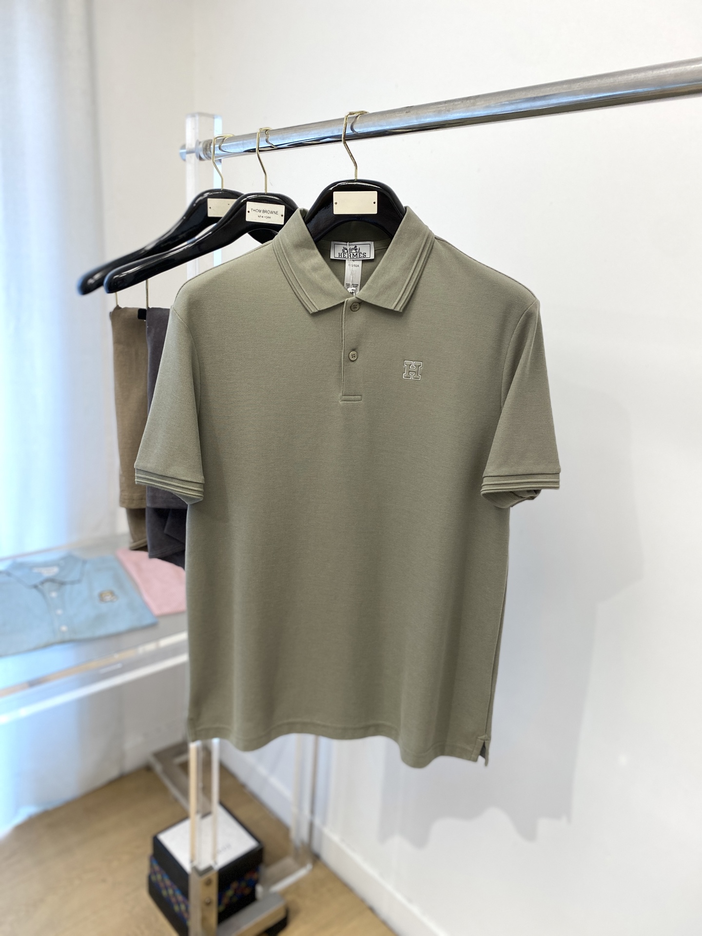 Elegante Polo de Manga Corta Hermes - Diseño Moderno y Confort Premium