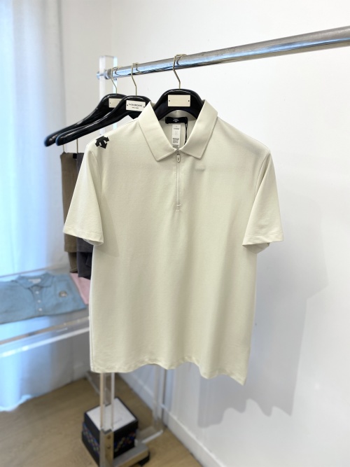 Descente 2025 Short Sleeve Polo Shirt with Logo - Stylish and Comfortable 1 Descente 2025 Short Sleeve Polo Shirt with Logo - Stylish and Comfortable