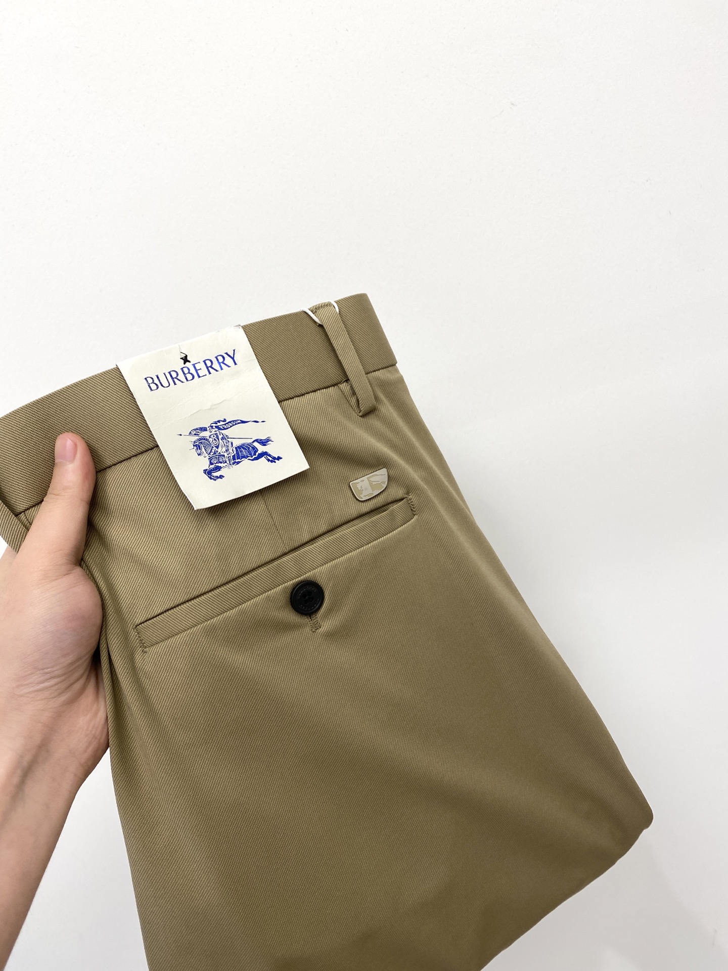 NO:451126,Burberry, 2025 hot casual trousers, high elasticity and slimming, simple and versatile, with fine workmanship, every needle can be seen attentively. Many celebrities and internet celebrities love the most, lengthen their body proportions!  Micro-spin ^_^ Comfortable fabric Detailed body code 29-40, burberry, alexander wang19860909巴宝莉、2025爆款休闲西裤 高弹显瘦必爆简约百搭爆款,做工精细,每一针都看得到用心,超多明星网红最爱 拉长身材比例哦！微弹 ^_^舒适面料 细节体码29-40,,burberry,alexander wang,Men's clothing