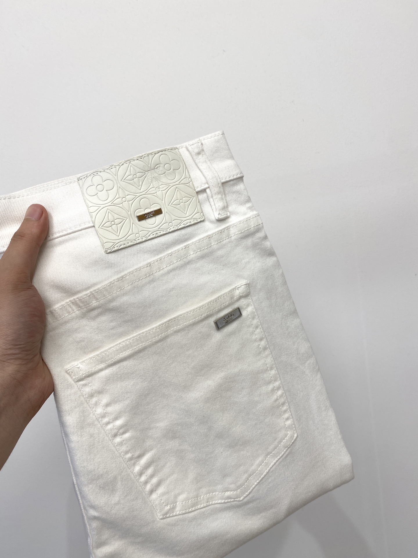 NO:449653,LV, 2025 latest products, special counters are available at the same time, original singles, washable casual jeans, imported original washing elastic fabric, comfortable and elastic, original hardware and auxiliary decorative logo, super positive style, extremely high grade, counter quality, fashionable and stylish upper body, 29-38,, louis vuitton, jeans, alexander wang19860909LV、2025最新品,专柜同步有售,原单狠货,水洗休闲牛仔裤,进口原版水洗弹力面料,舒适有弹性,原版五金辅料装饰logo,版型超正,档次极高,专柜品质,上身时尚有型,码数29-38,,louis vuitton,jeans,alexander wang,Men's clothing