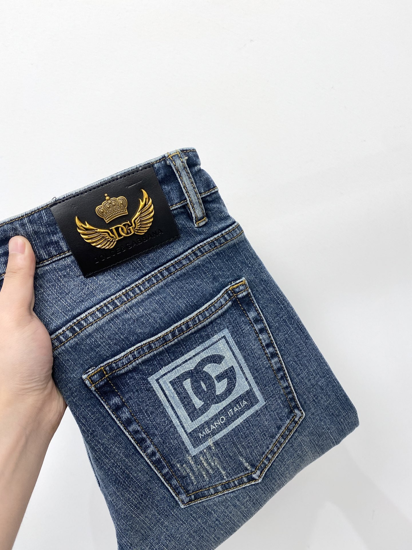 NO:449702,DG, 2025 latest products, special counters are available at the same time, original singles, washable casual jeans, imported original washable elastic fabric, comfortable and elastic, original hardware and auxiliary decorative logo, super positive style, extremely high grade, counter quality, fashionable and stylish upper body, 29-36, jeans, alexander wang19860909DG、2025最新品,专柜同步有售,原单狠货,水洗休闲牛仔裤,进口原版水洗弹力面料,舒适有弹性,原版五金辅料装饰logo,版型超正,档次极高,专柜品质,上身时尚有型,码数29-36,,jeans,alexander wang,Men's clothing