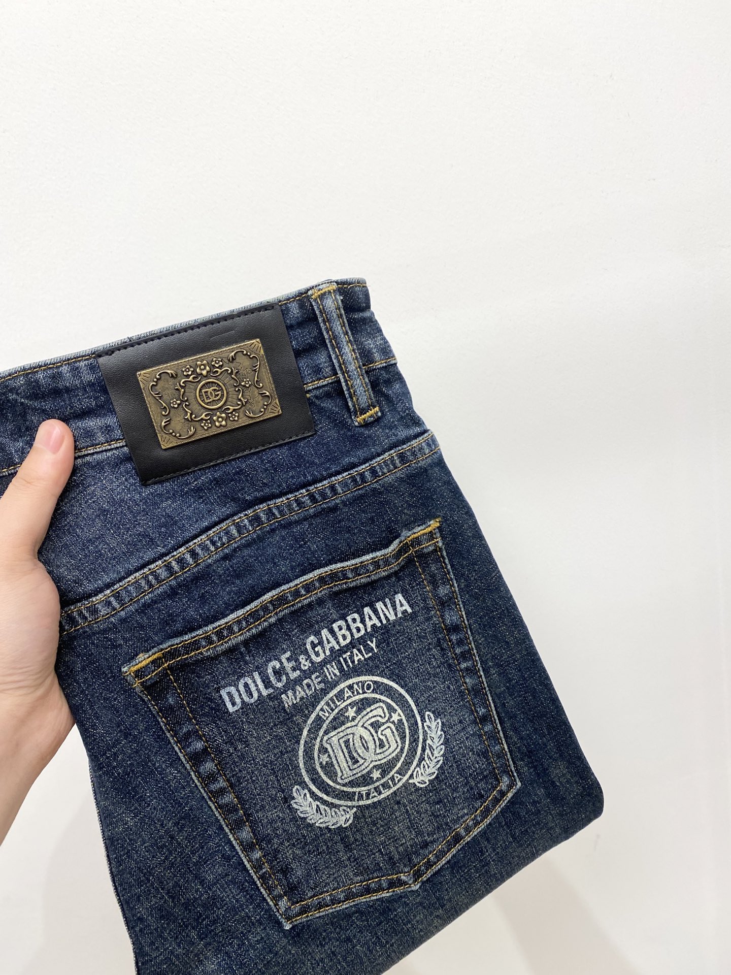 NO:449687,DG, 2025 latest products, special counters are available at the same time, original singles, washable casual jeans, imported original washable elastic fabric, comfortable and elastic, original hardware and auxiliary decorative logo, super positive style, extremely high grade, counter quality, fashionable and stylish upper body, 29-36, jeans, alexander wang19860909DG、2025最新品,专柜同步有售,原单狠货,水洗休闲牛仔裤,进口原版水洗弹力面料,舒适有弹性,原版五金辅料装饰logo,版型超正,档次极高,专柜品质,上身时尚有型,码数29-36,,jeans,alexander wang,Men's clothing