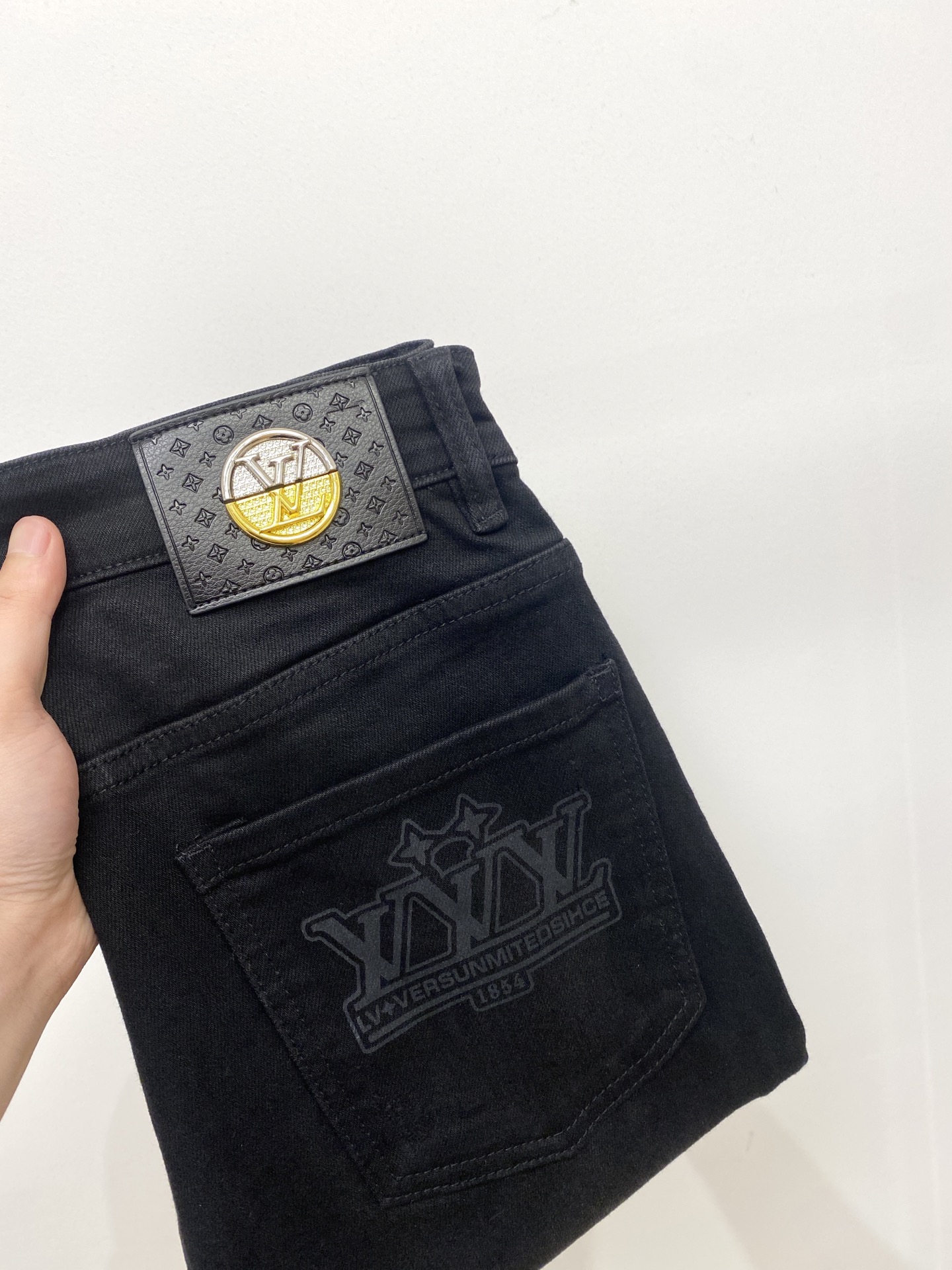 NO:449682,LV, 2025 latest products, special counters are available at the same time, original singles, washable casual jeans, imported original washing elastic fabric, comfortable and elastic, original hardware and auxiliary decorative logo, super positive style, extremely high grade, counter quality, fashionable and stylish upper body, 29-36,, louis vuitton, jeans, alexander wang19860909LV、2025最新品,专柜同步有售,原单狠货,水洗休闲牛仔裤,进口原版水洗弹力面料,舒适有弹性,原版五金辅料装饰logo,版型超正,档次极高,专柜品质,上身时尚有型,码数29-36,,louis vuitton,jeans,alexander wang,Men's clothing