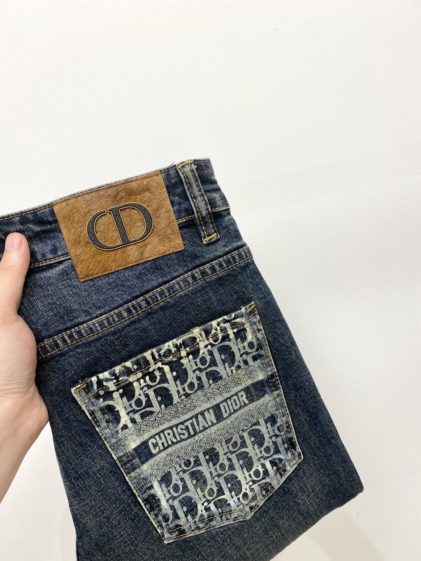 NO:449667,Dior, 2025 latest products, special counters are available at the same time, original singles, washable casual jeans, imported original washing elastic fabric, comfortable and elastic, original hardware and auxiliary decorative logo, super positive style, extremely high grade, counter quality, fashionable and stylish upper body, 29-36,,dior,jeans,alexander wang19860909迪奥、2025最新品,专柜同步有售,原单狠货,水洗休闲牛仔裤,进口原版水洗弹力面料,舒适有弹性,原版五金辅料装饰logo,版型超正,档次极高,专柜品质,上身时尚有型,码数29-36,,dior,jeans,alexander wang,Men's clothing