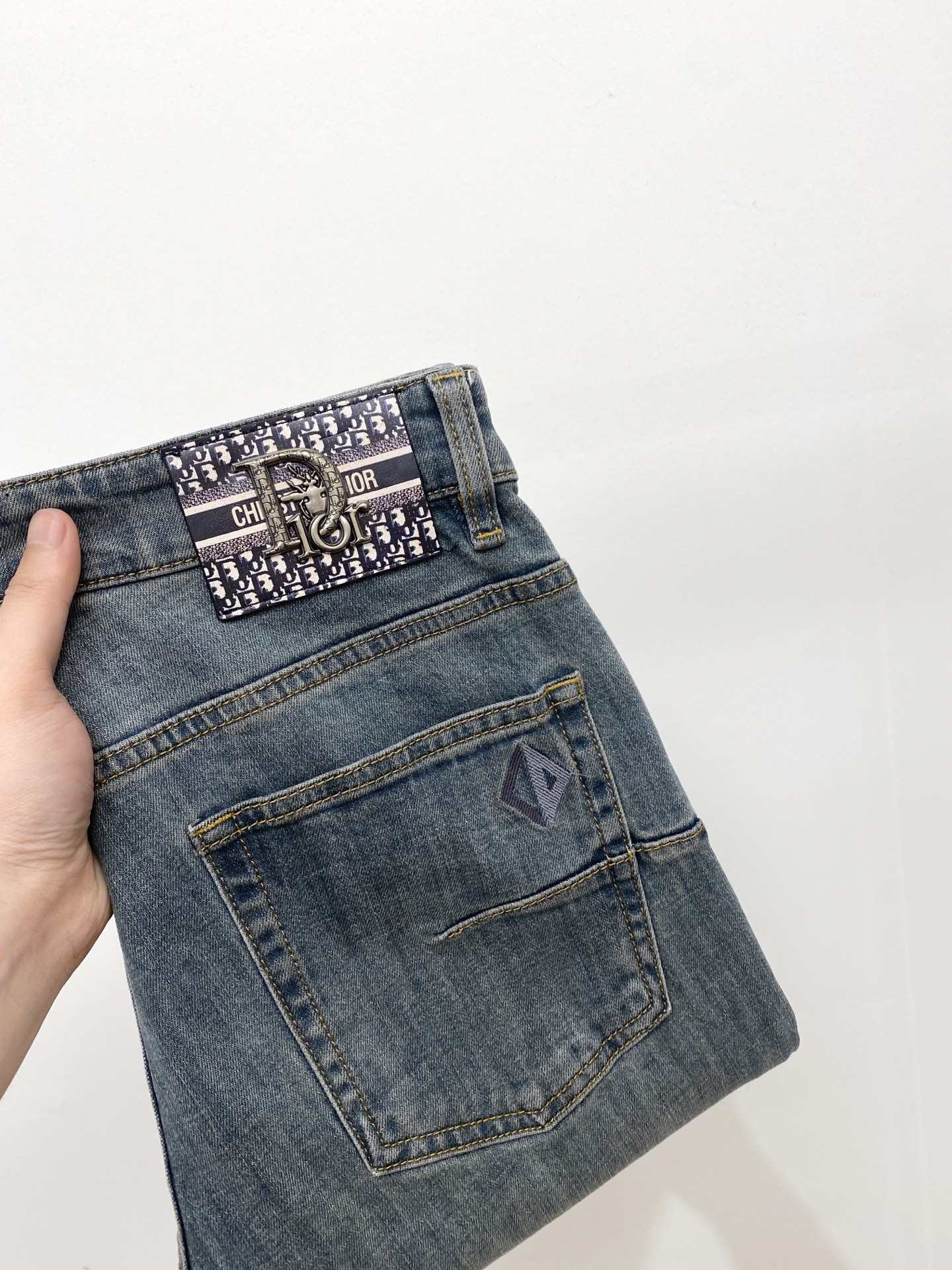 NO:449658,Dior, 2025 latest products, special counters are available at the same time, original singles, washable casual jeans, imported original washing elastic fabric, comfortable and elastic, original hardware and auxiliary decorative logo, super positive style, extremely high grade, counter quality, fashionable and stylish upper body, 29-36,,dior,jeans,alexander wang19860909迪奥、2025最新品,专柜同步有售,原单狠货,水洗休闲牛仔裤,进口原版水洗弹力面料,舒适有弹性,原版五金辅料装饰logo,版型超正,档次极高,专柜品质,上身时尚有型,码数29-36,,dior,jeans,alexander wang,Men's clothing