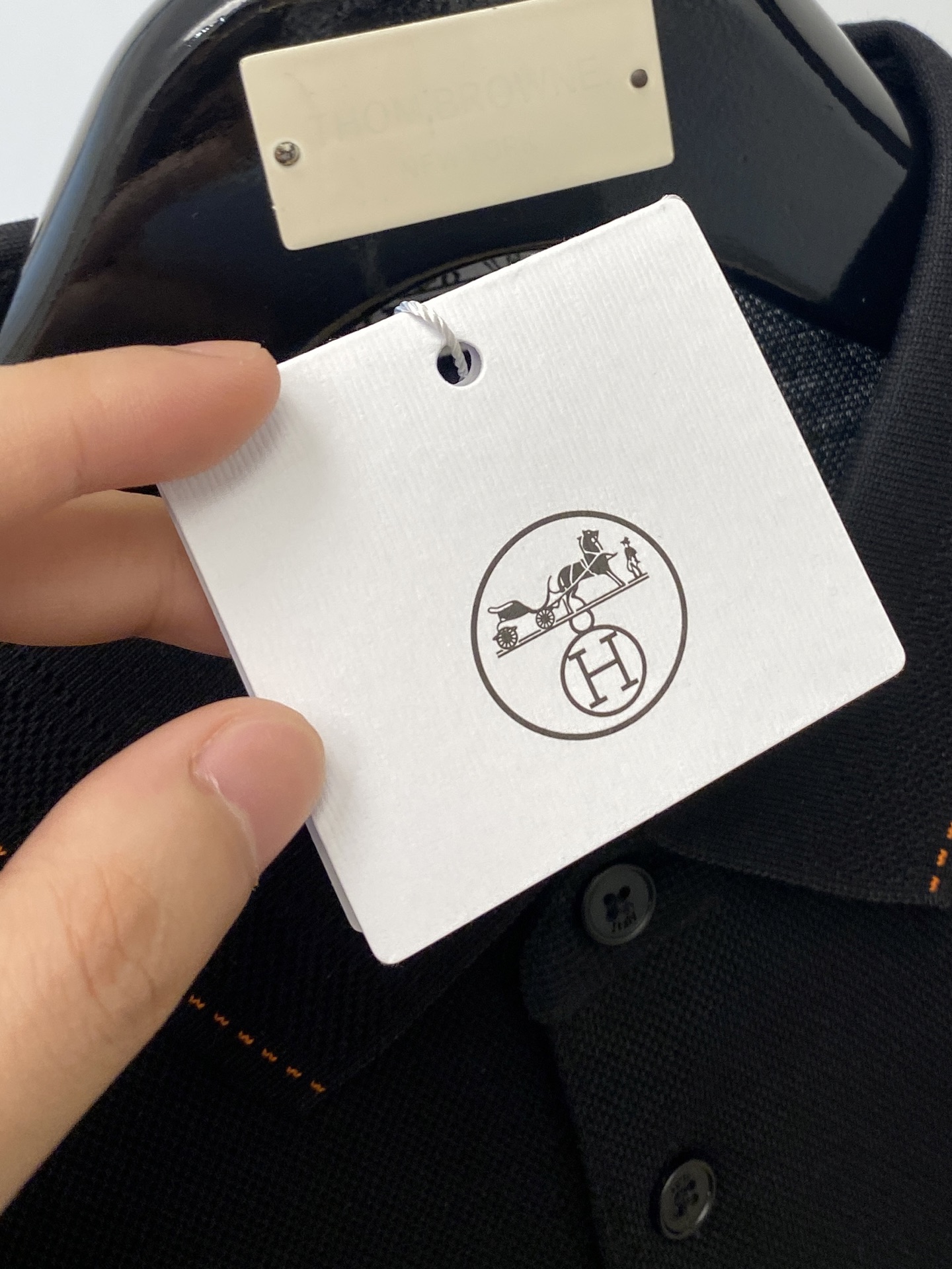 爱马仕、2025最新款短袖T恤，帅气时尚，胸前设计凹凸印胶字母logo，简约百搭款。面料棉 不仅挺括，保