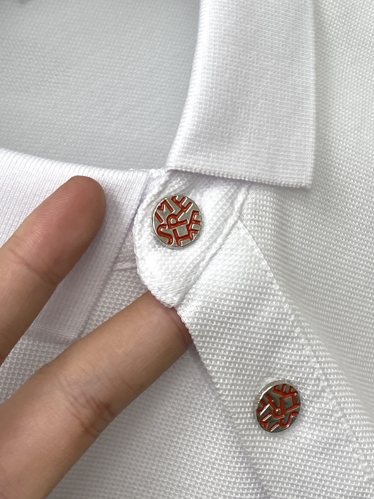 爱马仕、2025最新款短袖T恤，帅气时尚，胸前精致刺绣印胶字母图案logo，简约百搭款。面料棉 不仅挺括