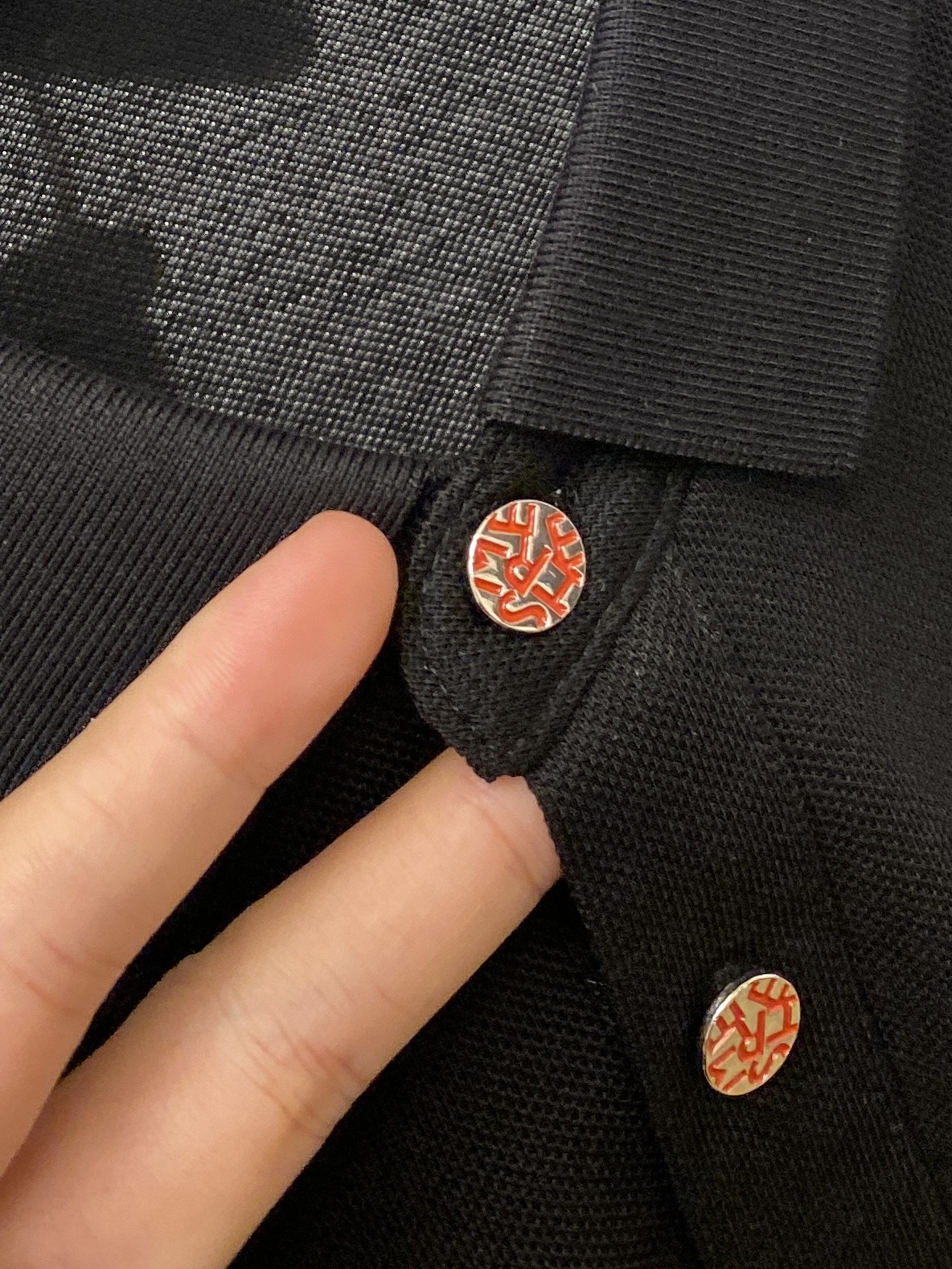 爱马仕、2025最新款短袖T恤，帅气时尚，胸前精致刺绣印胶字母图案logo，简约百搭款。面料棉 不仅挺括