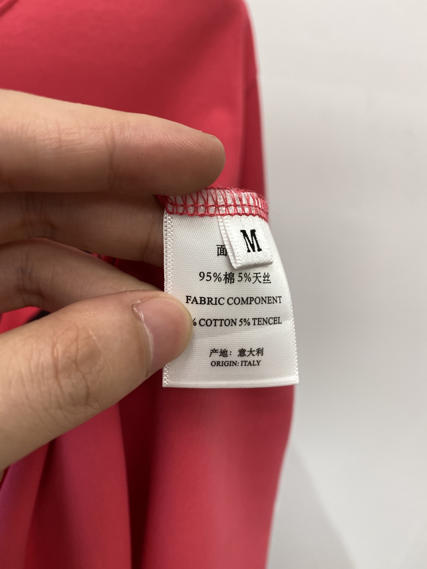 路易威登、2025最新款短袖T恤，帅气时尚，胸口顶级印花图案字母logo，简约百搭款。面料棉 不仅挺括，