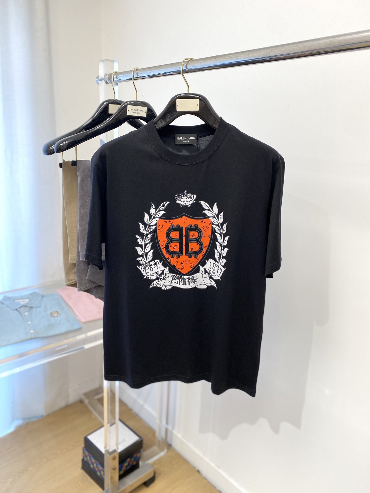 巴黎世家、2025最新款短袖T恤，帅气时尚，胸口顶级印花图案字母logo，简约百搭款。面料棉 不仅挺括，