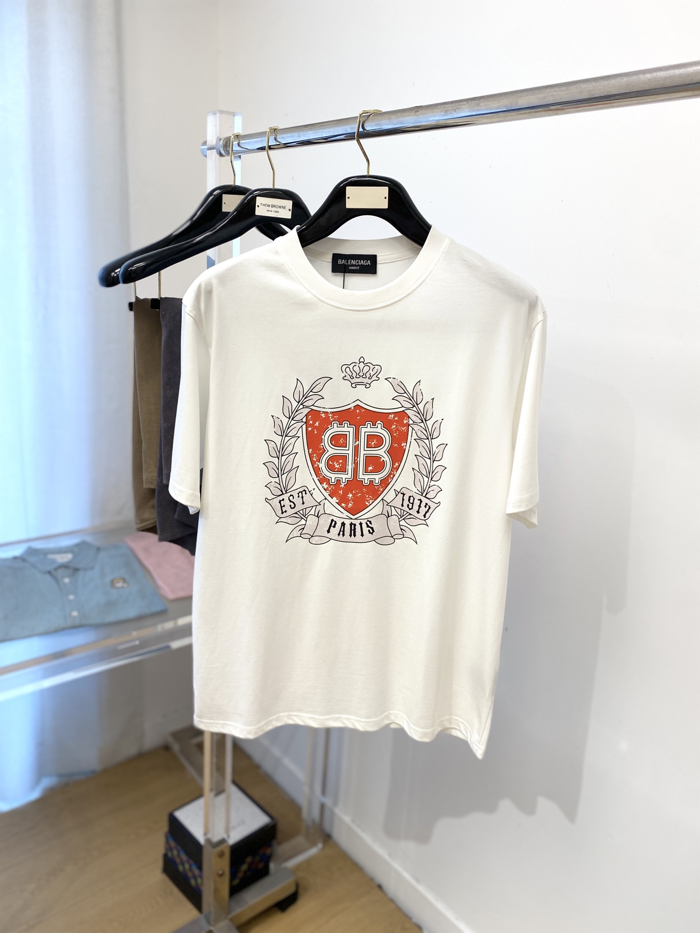 巴黎世家、2025最新款短袖T恤，帅气时尚，胸口顶级印花图案字母logo，简约百搭款。面料棉 不仅挺括，
