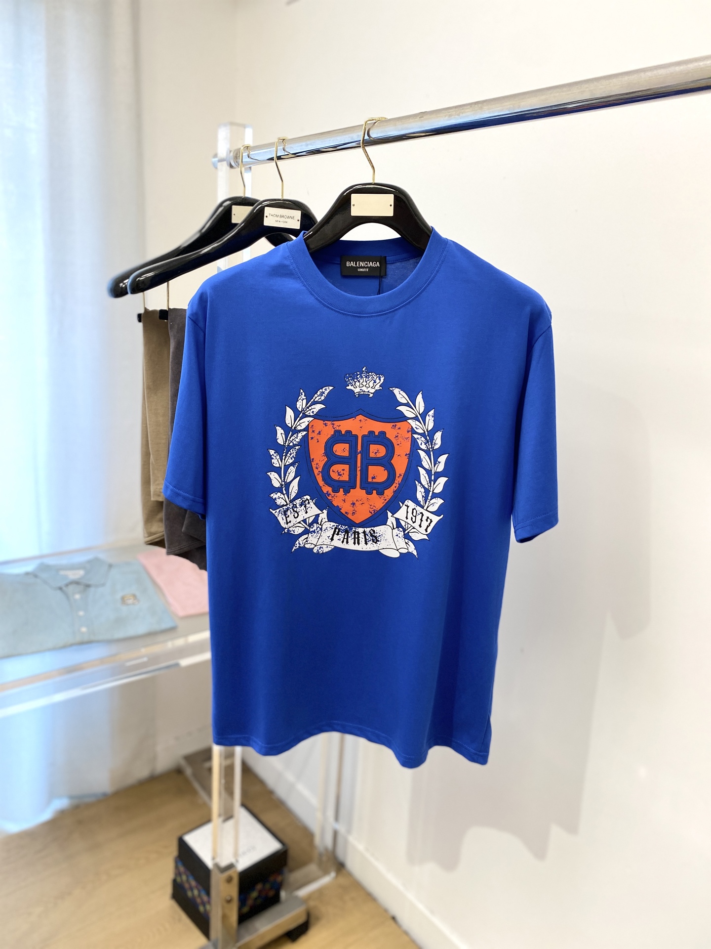 巴黎世家、2025最新款短袖T恤，帅气时尚，胸口顶级印花图案字母logo，简约百搭款。面料棉 不仅挺括，