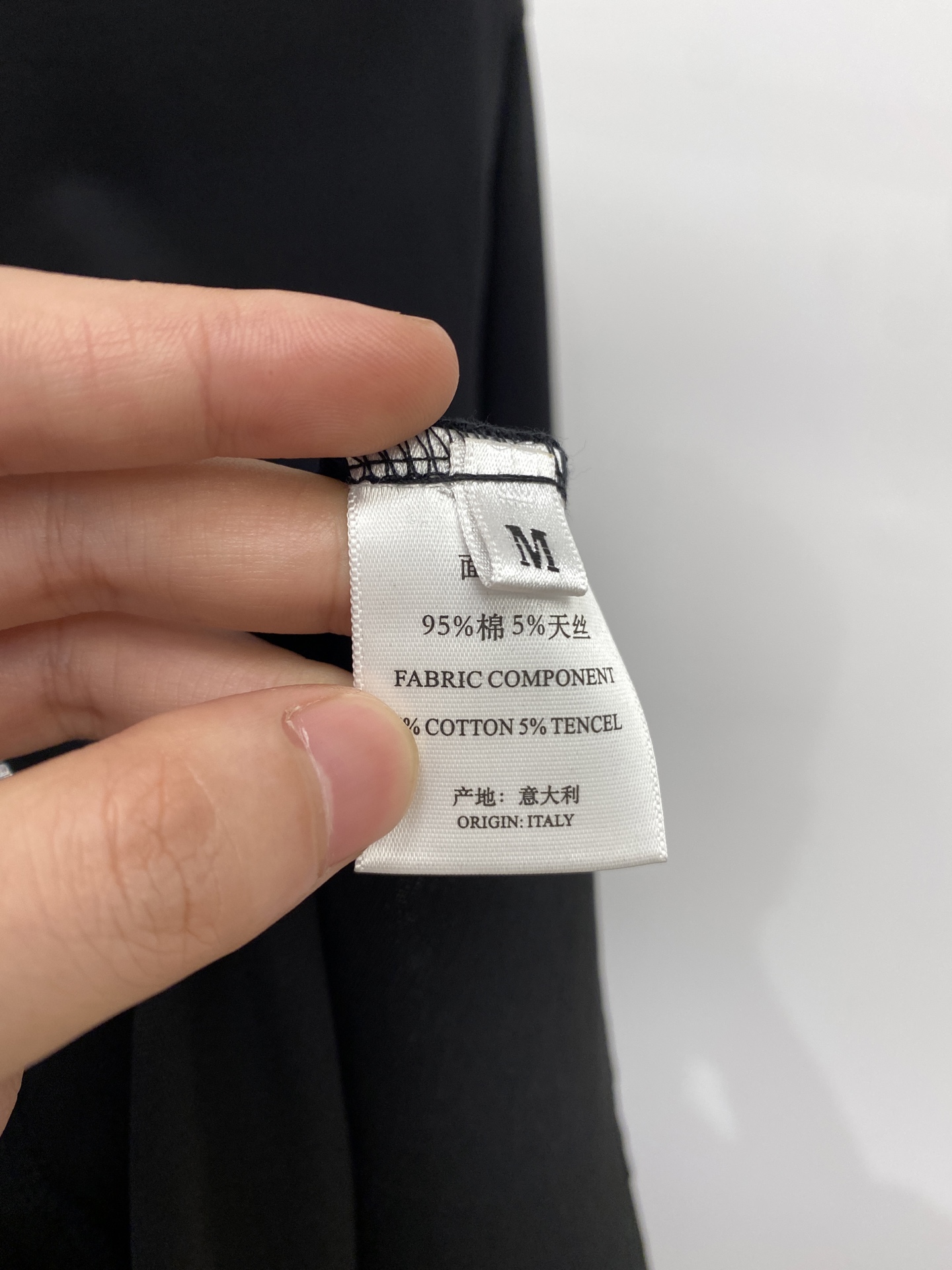 PP、2025最新款短袖T恤，帅气时尚，胸口顶级烫钻图案字母logo，简约百搭款。面料棉 不仅挺括，保持