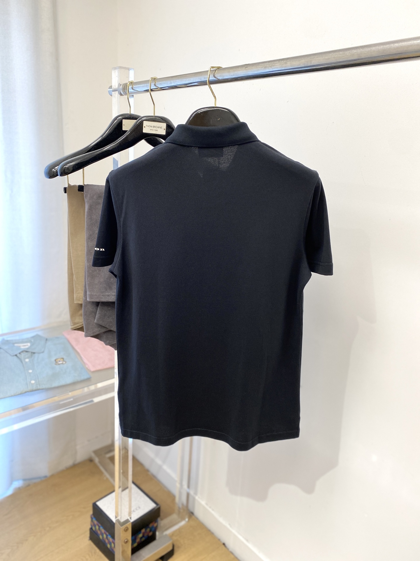 Kiton 时尚潮牌、2025最新款短袖T恤，帅气时尚，袖口顶级印花字母logo，简约百搭款。面料棉 不