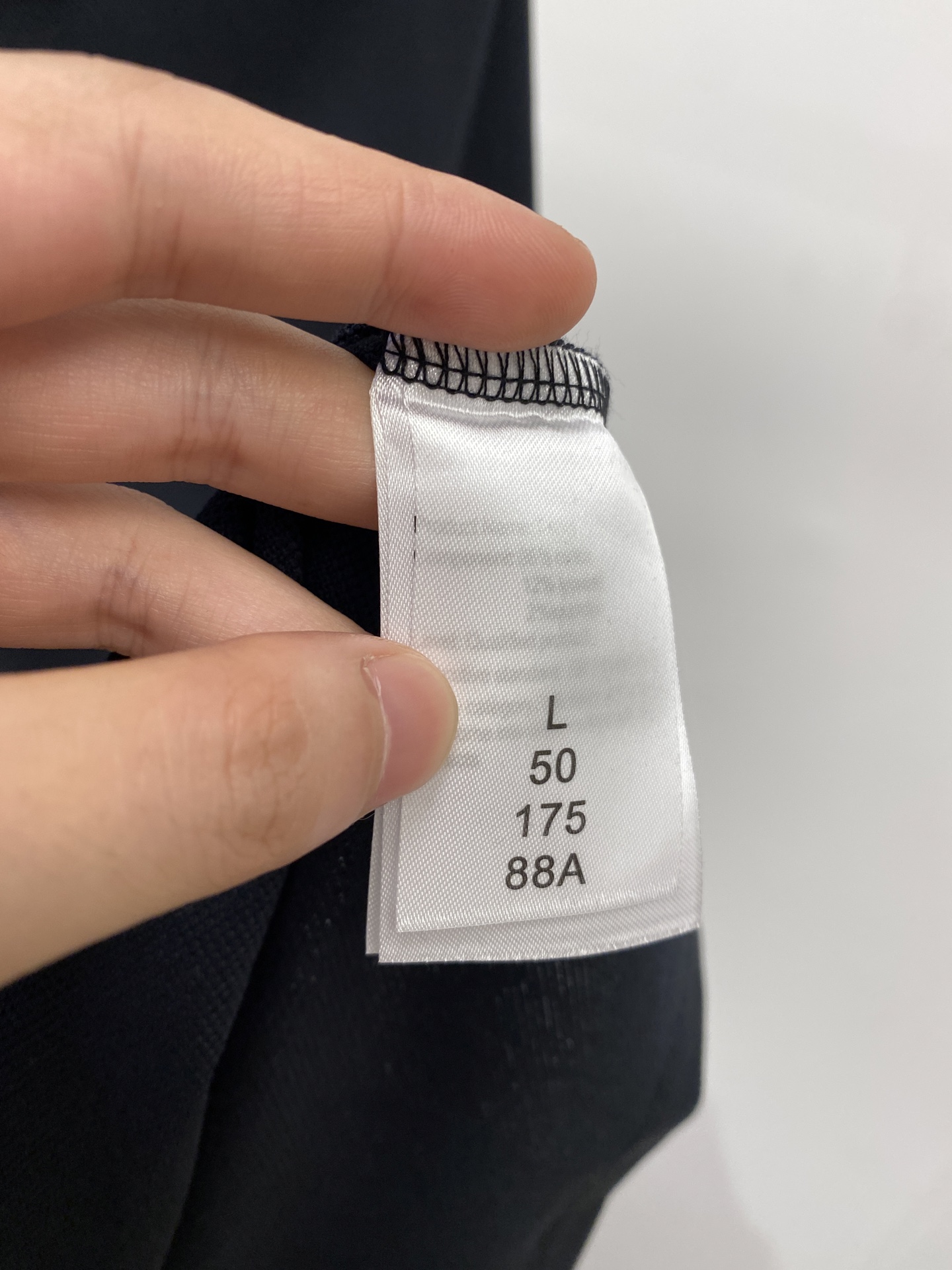 Kiton 时尚潮牌、2025最新款短袖T恤，帅气时尚，袖口顶级印花字母logo，简约百搭款。面料棉 不