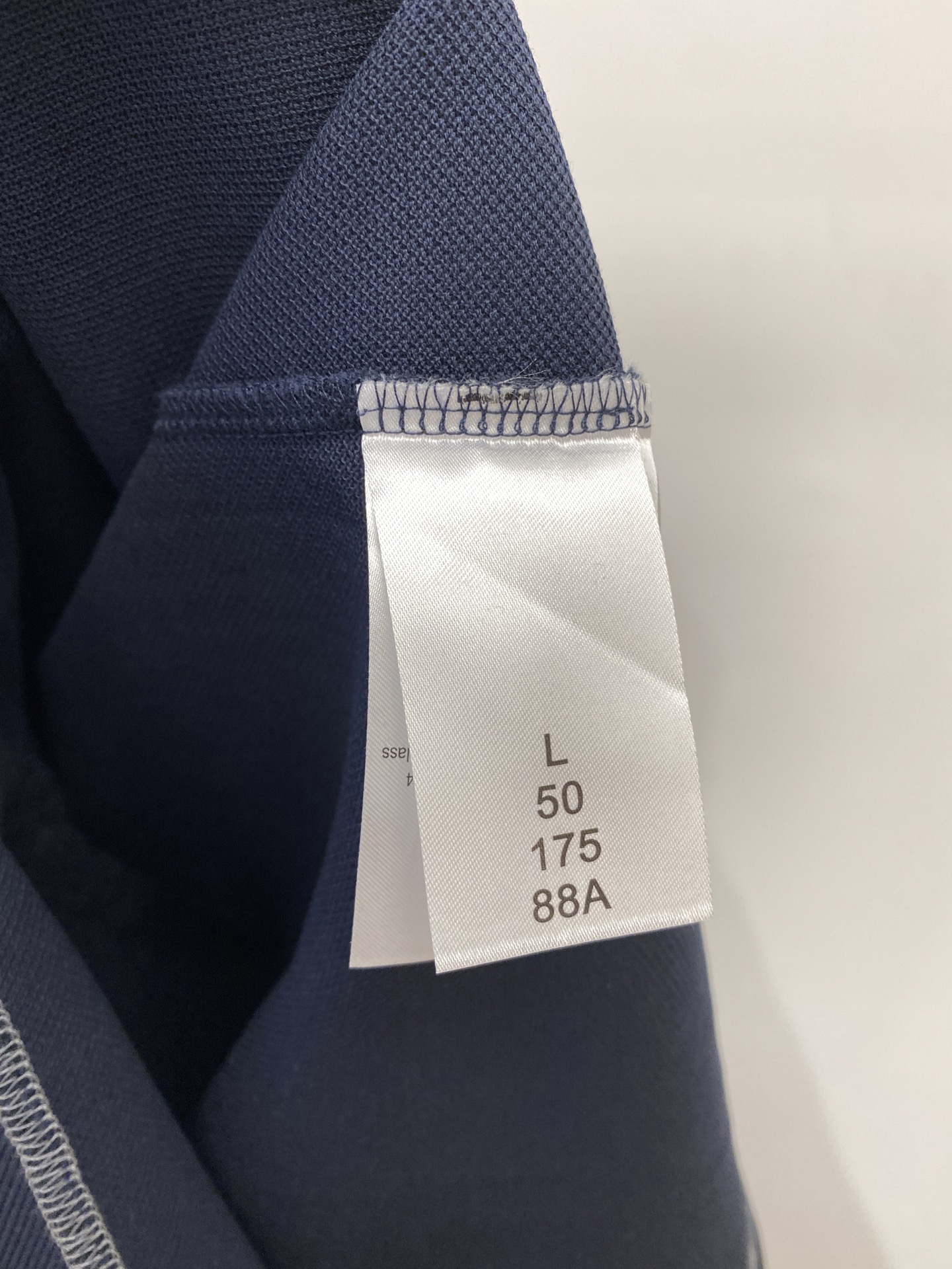 Brunello Cucinelli、2025最新款短袖T恤，帅气时尚，胸前精致刺绣图案logo，简约百