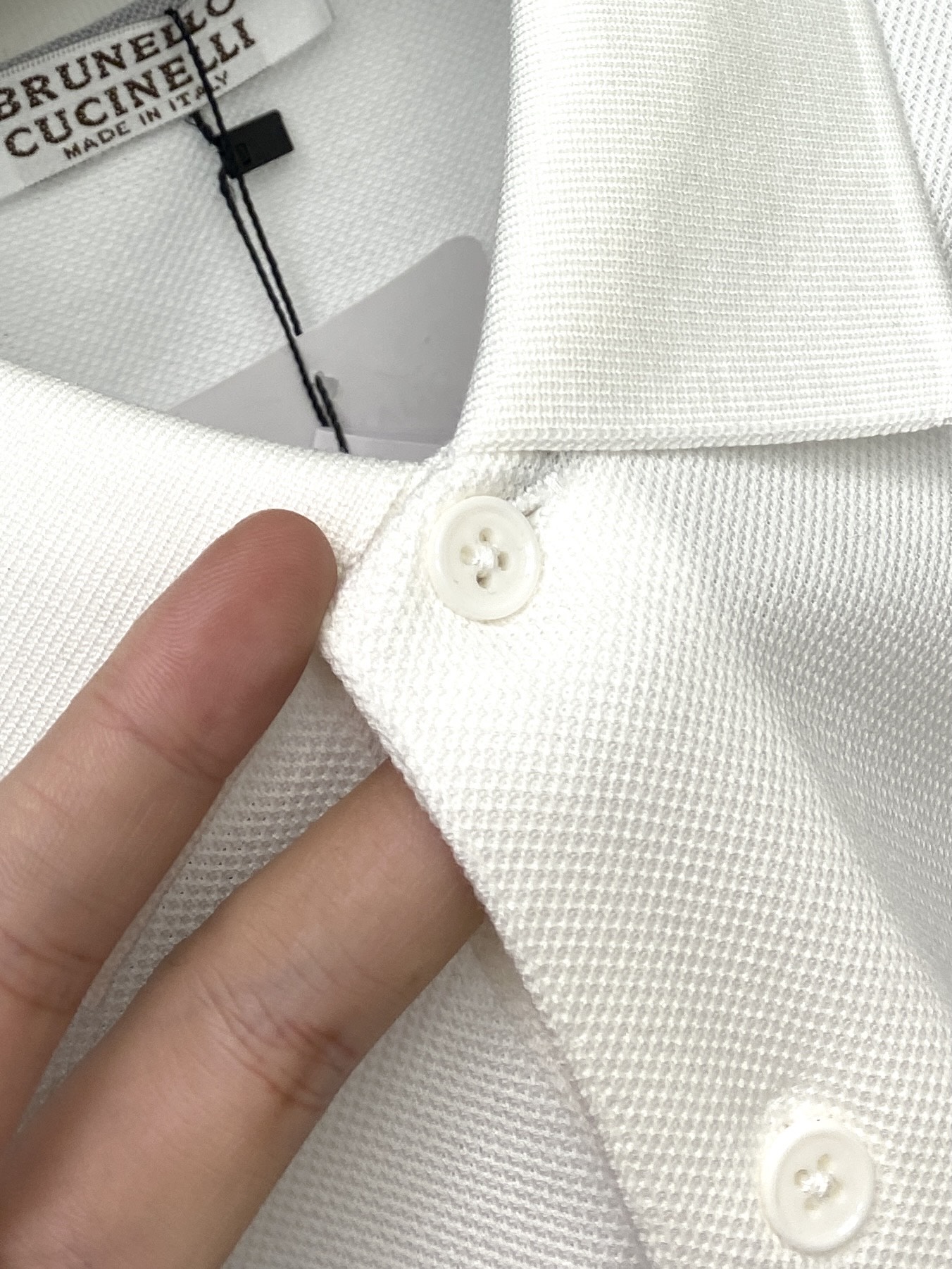 Brunello Cucinelli、2025最新款短袖T恤，帅气时尚，胸前精致刺绣图案logo，简约百