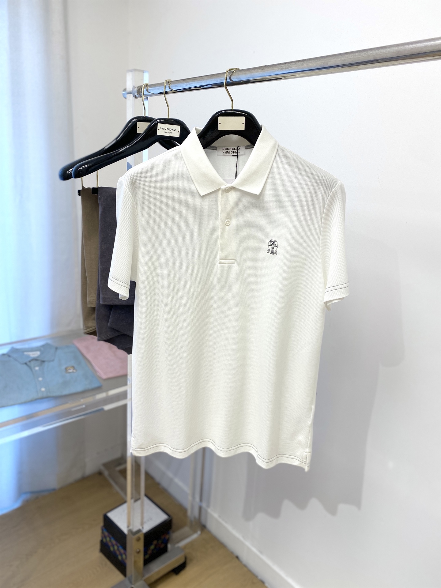 Brunello Cucinelli、2025最新款短袖T恤，帅气时尚，胸前精致刺绣图案logo，简约百