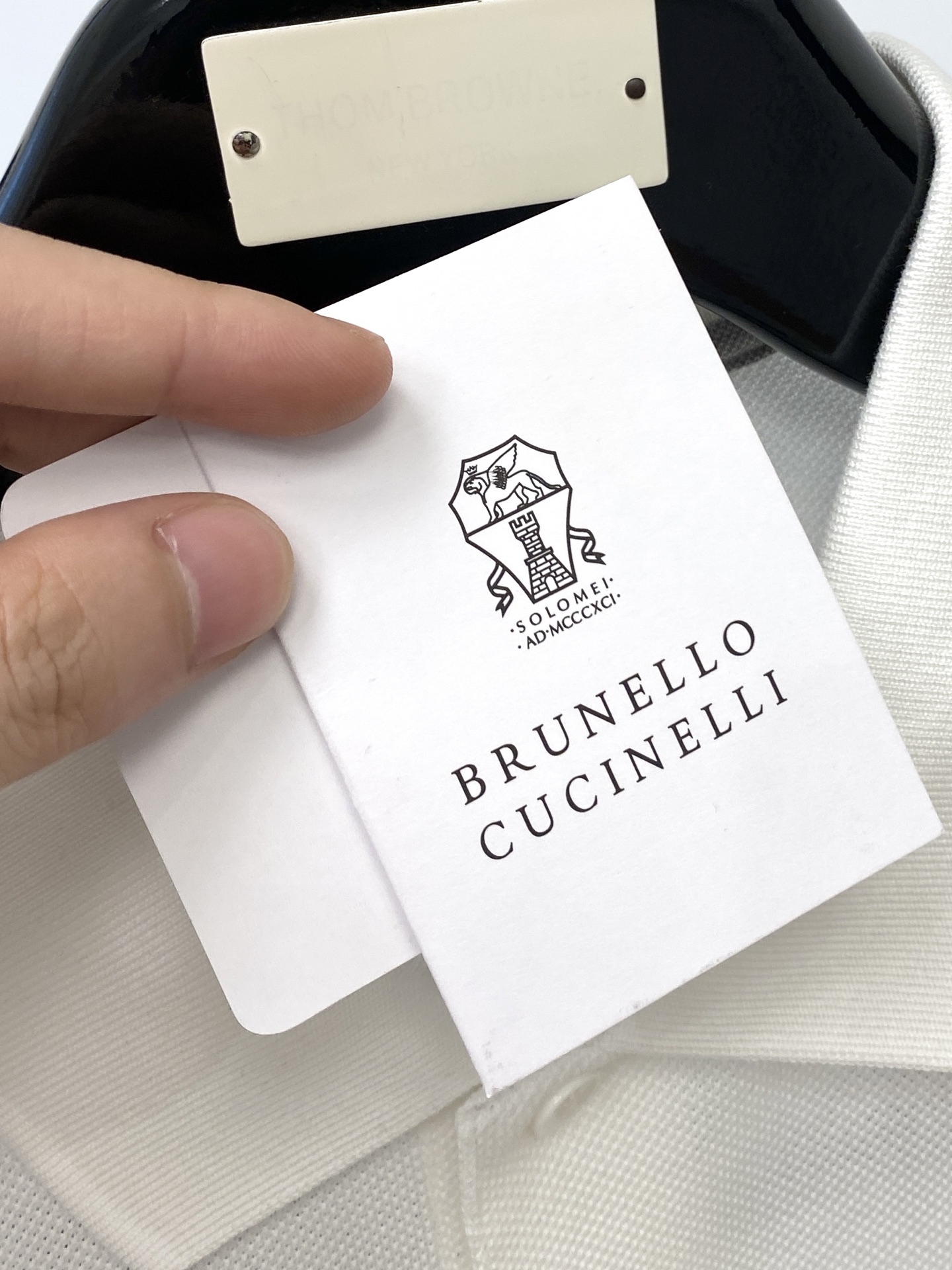 Brunello Cucinelli、2025最新款短袖T恤，帅气时尚，胸前精致刺绣图案logo，简约百