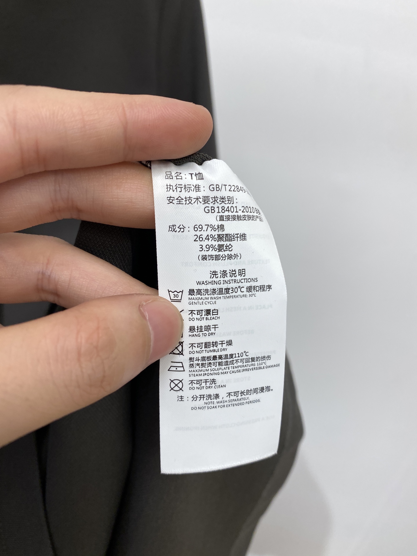 DESCENTE迪桑特、2025最新款短袖T恤，帅气时尚，肩部顶级印胶图案logo，简约百搭款。面料棉 
