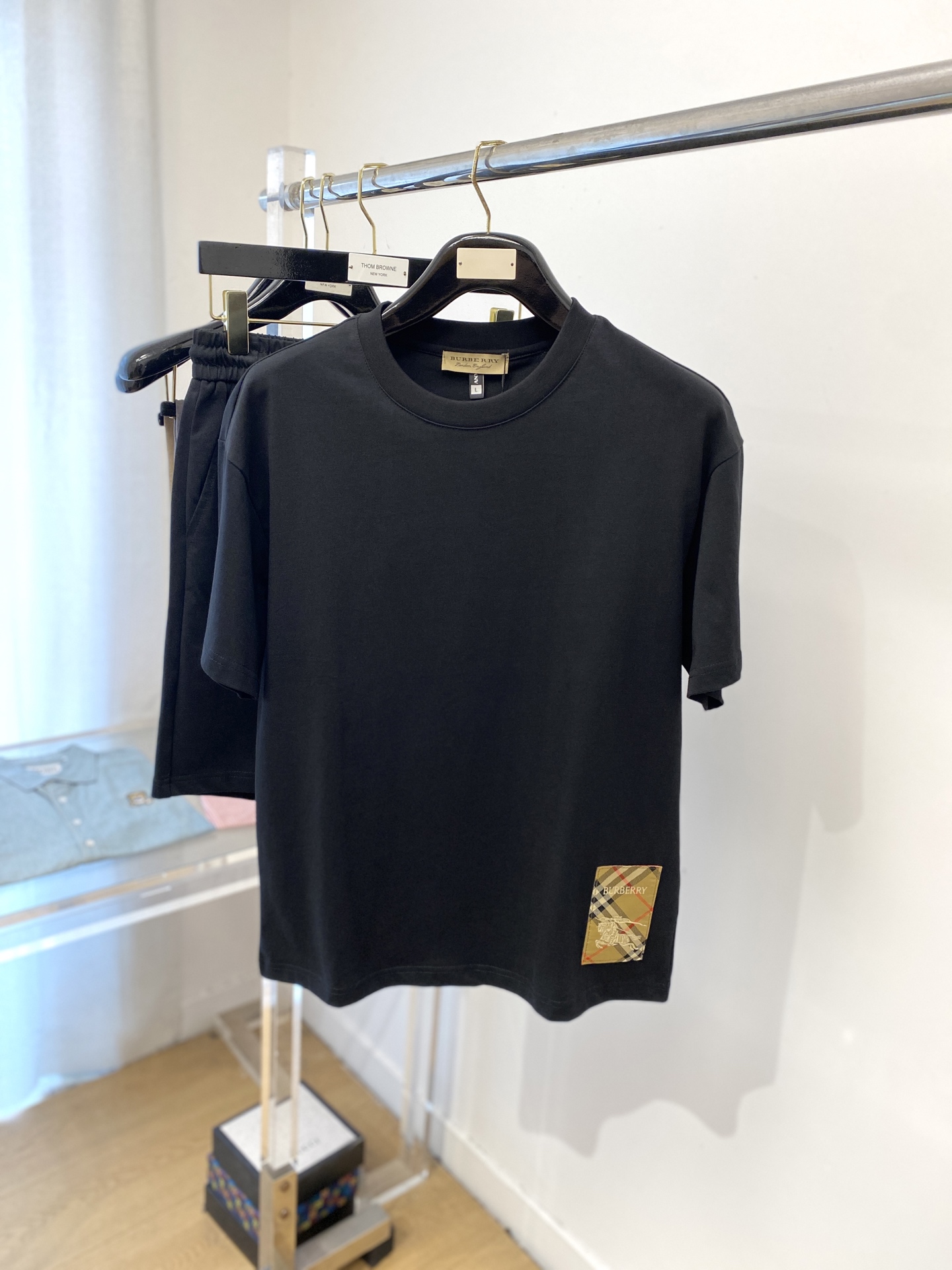 NO:425529,Burberry, the latest products in 2025, fashionable and casual suits, top-grade original fabrics, comfortable to wear, good moisture absorption and breathability, and extremely high color fastness!  Both the inside and the outside are very good. M-3XL set, burberry, alexander wang19860909巴宝莉、2025最新品,时尚休闲套装,顶级原版面料打造,穿着舒适,吸湿性透气性都非常良好,色牢度超高！无论内搭还是外穿都非常出彩码数M-3XL 一套,,burberry,alexander wang,Men's clothing