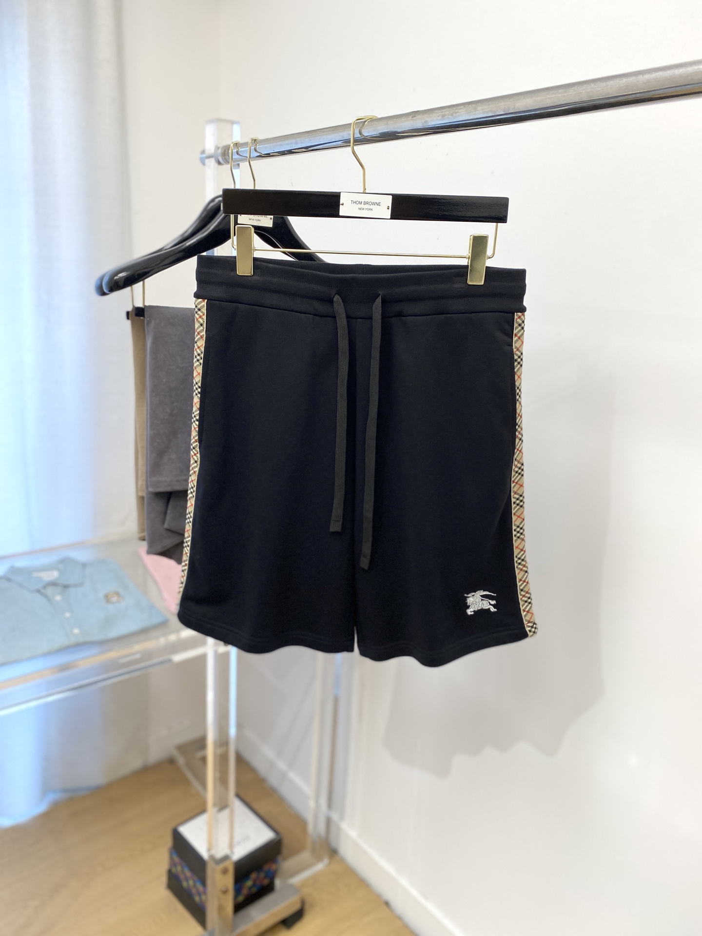 NO:425491,Burberry, 2025 hot casual shorts, high elasticity and slimming, simple and versatile, with fine workmanship, every needle can be seen with care, many celebrity celebrities love the most, lengthen the body proportions!  Micro-spin ^_^Comfortable fabric Details S-XL, burberry, loro piana, shorts, alexander wang19860909巴宝莉、2025爆款休闲短裤 高弹显瘦必爆简约百搭爆款,做工精细,每一针都看得到用心,超多明星网红最爱 拉长身材比例哦！微弹 ^_^舒适面料 细节体码数S-XL,,burberry,loro piana,shorts,alexander wang,Men's clothing