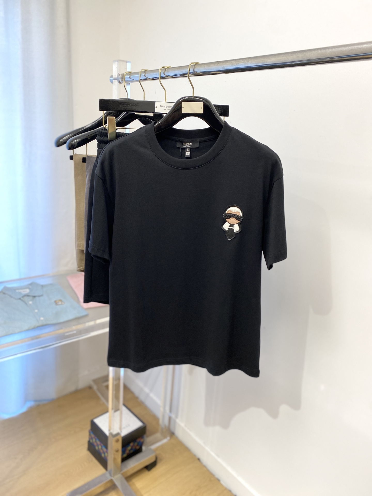 NO:425571,Fendi, the latest products in 2025, fashionable and casual suits, top-grade original fabrics, comfortable to wear, good moisture absorption and breathability, and extremely high color fastness!  Both the inside and the outside are very outstanding. The M-3XL set, fendi, alexander wang19860909芬迪、2025最新品,时尚休闲套装,顶级原版面料打造,穿着舒适,吸湿性透气性都非常良好,色牢度超高！无论内搭还是外穿都非常出彩码数M-3XL 一套,,fendi,alexander wang,Men's clothing