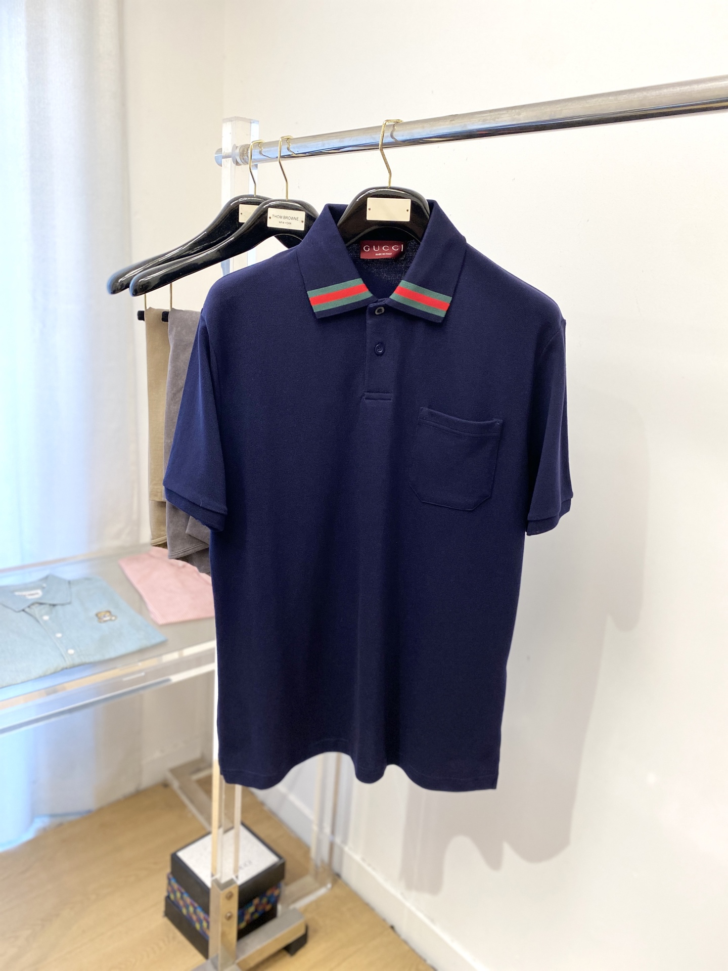 NO:425572,Guqi, the latest short-sleeved T-shirt in 2025, handsome and fashionable, original auxiliary material logo, simple and versatile style. Fabric cotton is not only crisp, maintains a fashionable silhouette, but also comfortable to wear, and the yarn is more delicate, the number of S-XL, T-shirt,tees, t-shirt,alexander wang19860909古奇、2025最新款短袖T恤,帅气时尚,原版辅料logo,简约百搭款.面料棉 不仅挺括,保持潮流的廓形,又穿着舒适,纱织更细腻,码数S-XL,,T-shirt,tees，t-shirt,alexander wang,Men's clothing