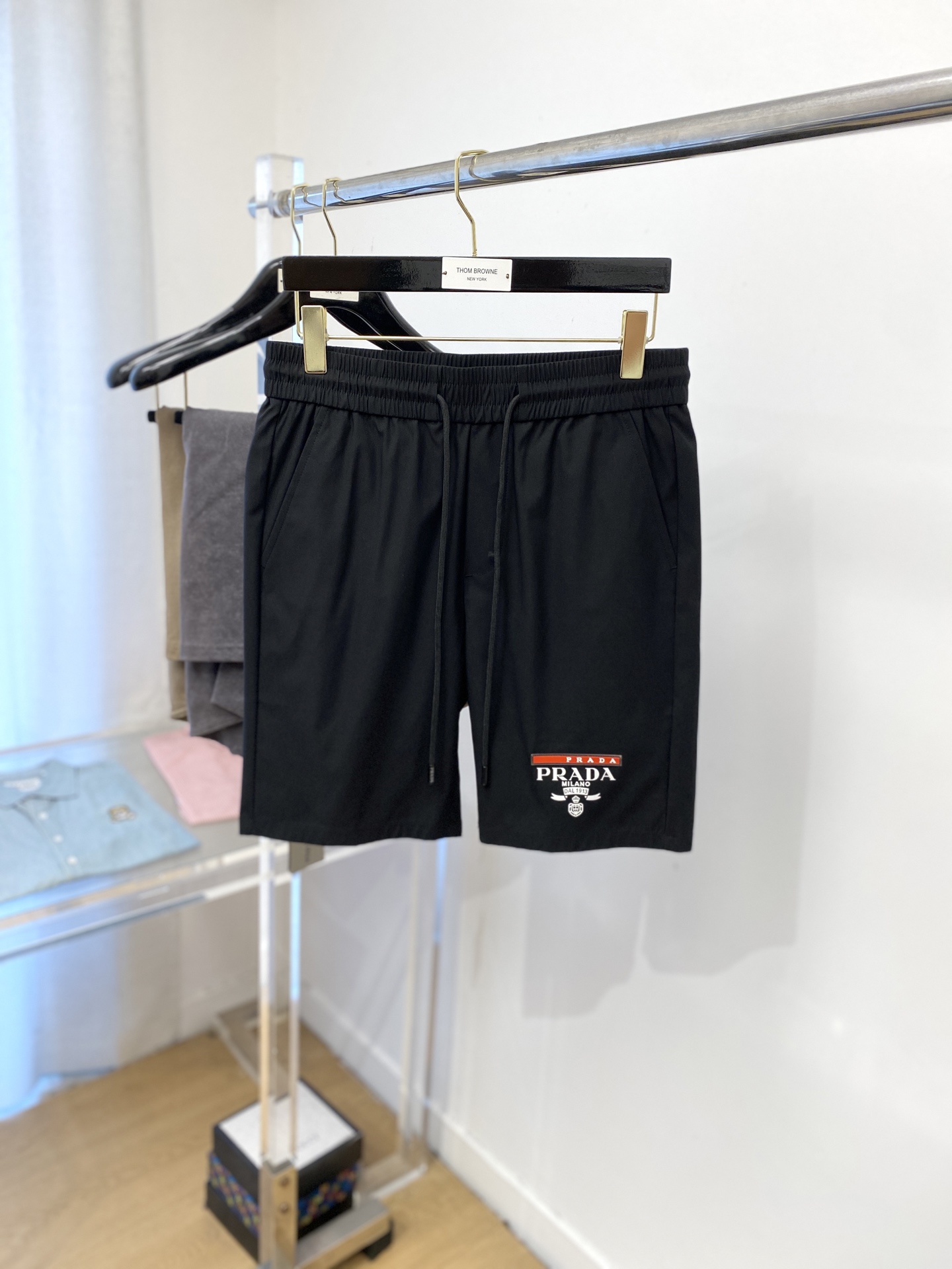 NO:425563,Prada, 2025 hot casual shorts, high elasticity and slimming, simple and versatile, with fine workmanship, every needle can be seen with care, many celebrity celebrities love the most, lengthen the body proportions!  Micro-spin ^_^Comfortable fabric Details M-3XL P,,prada, shorts,alexander wang19860909普拉达、2025爆款休闲短裤 高弹显瘦必爆简约百搭爆款,做工精细,每一针都看得到用心,超多明星网红最爱 拉长身材比例哦！微弹 ^_^舒适面料 细节体码数M-3XL P,,prada,shorts,alexander wang,Men's clothing