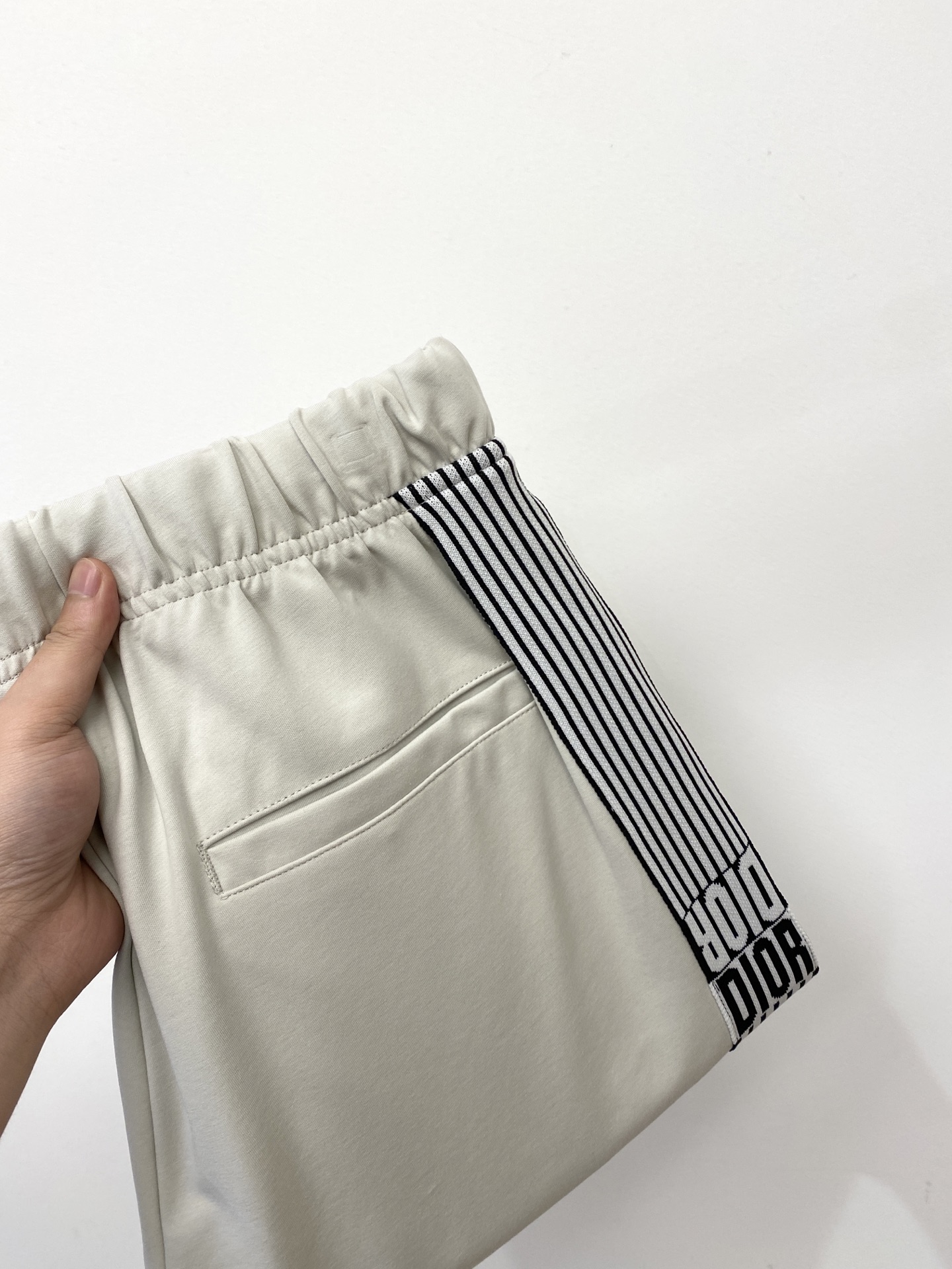 NO:425580,Dior, 2025 hot casual pants, high elasticity and slimming, simple and versatile, with fine workmanship, every needle can be seen with care, many celebrity internet celebrities love the most, lengthen the body proportions!  Micro-spin ^_^Comfortable fabric Details M-3XL, dior, loro piana, alexander wang19860909迪奥、2025爆款休闲裤 高弹显瘦必爆简约百搭爆款,做工精细,每一针都看得到用心,超多明星网红最爱 拉长身材比例哦！微弹 ^_^舒适面料 细节体码数M-3XL,,dior,loro piana,alexander wang,Men's clothing