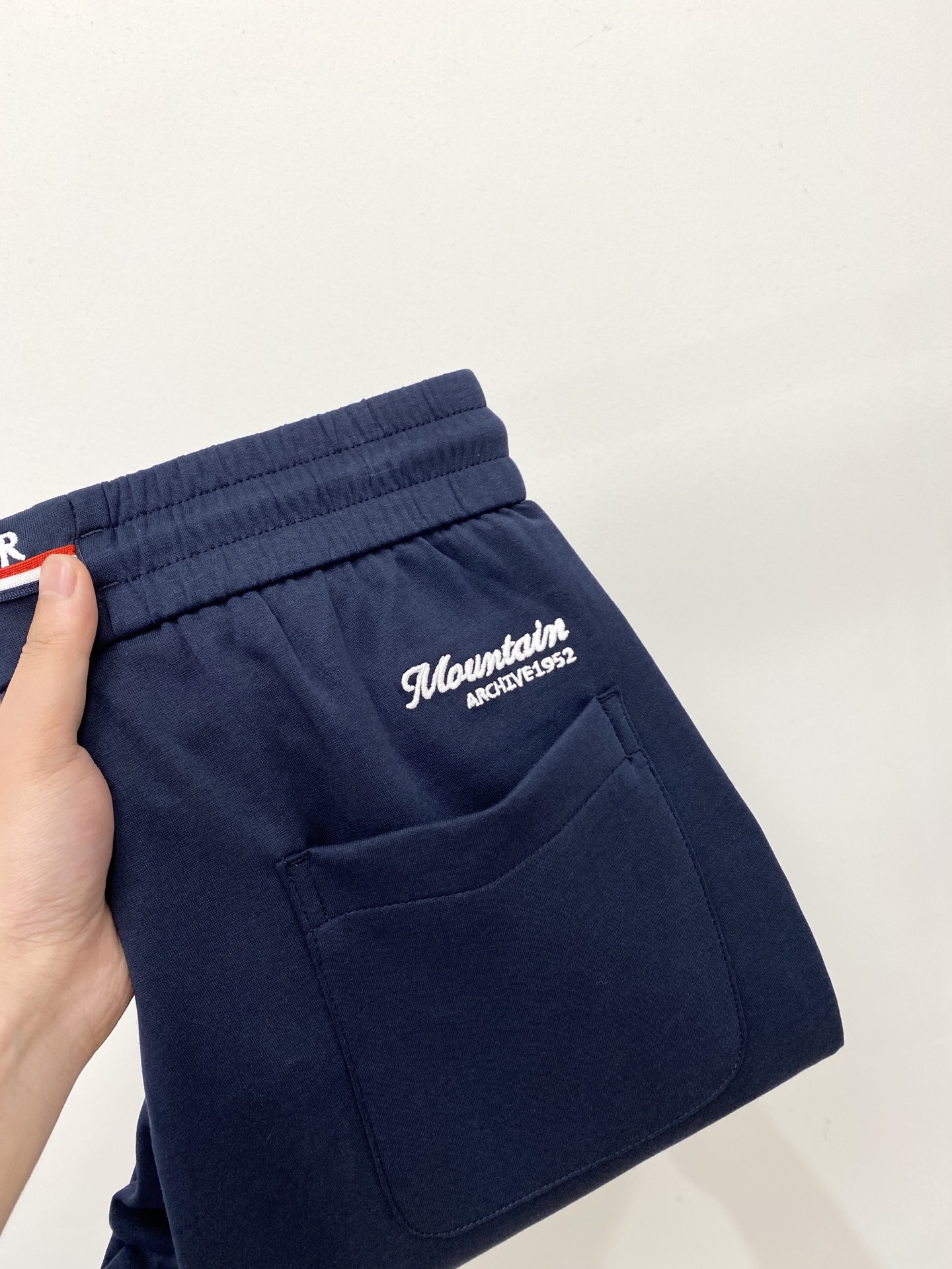 NO:439161,The 2025 hot casual pants are very elastic and slimming. They are simple and versatile. They are finely made and can be seen with care. They are so popular that they can be seen with great care. Many celebrities and internet celebrities love the most. They will lengthen their body proportions!  Micro-spin ^_^Comfortable fabric Details M-3XL, loro piana, Moncler, alexander wang19860909蒙口、2025爆款休闲裤 高弹显瘦必爆简约百搭爆款,做工精细,每一针都看得到用心,超多明星网红最爱 拉长身材比例哦！微弹 ^_^舒适面料 细节体码数M-3XL,,loro piana,Moncler,alexander wang,Men's clothing