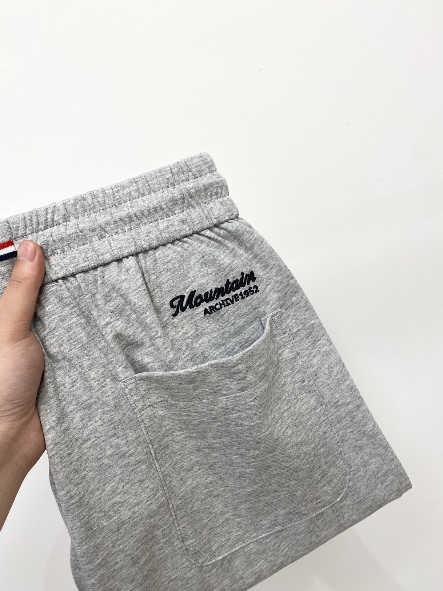 NO:449690,The 2025 hot casual pants are very elastic and slimming. They are simple and versatile. They are finely made and can be seen with care. They are so popular that they can be seen with great care. Many celebrities and internet celebrities love the most. They will lengthen their body proportions!  Micro-spin ^_^Comfortable fabric Details M-3XL, loro piana, Moncler, alexander wang19860909蒙口、2025爆款休闲裤 高弹显瘦必爆简约百搭爆款,做工精细,每一针都看得到用心,超多明星网红最爱 拉长身材比例哦！微弹 ^_^舒适面料 细节体码数M-3XL,,loro piana,Moncler,alexander wang,Men's clothing