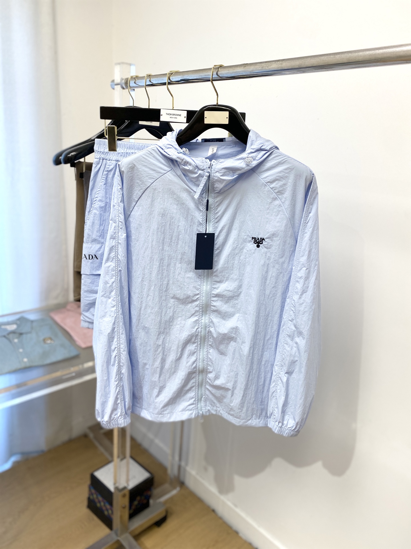 NO:437171,Prada, the latest products in 2025, fashionable and casual sun protection set, top-grade original fabrics, comfortable to wear, very good moisture absorption and breathability, and extremely high color fastness!  Both the inside and the outside are very good. M-3XL set, prada, alexander wang19860909普拉达、2025最新品,时尚休闲防晒套装,顶级原版面料打造,穿着舒适,吸湿性透气性都非常良好,色牢度超高！无论内搭还是外穿都非常出彩码数M-3XL 一套,,prada,alexander wang,Men's clothing