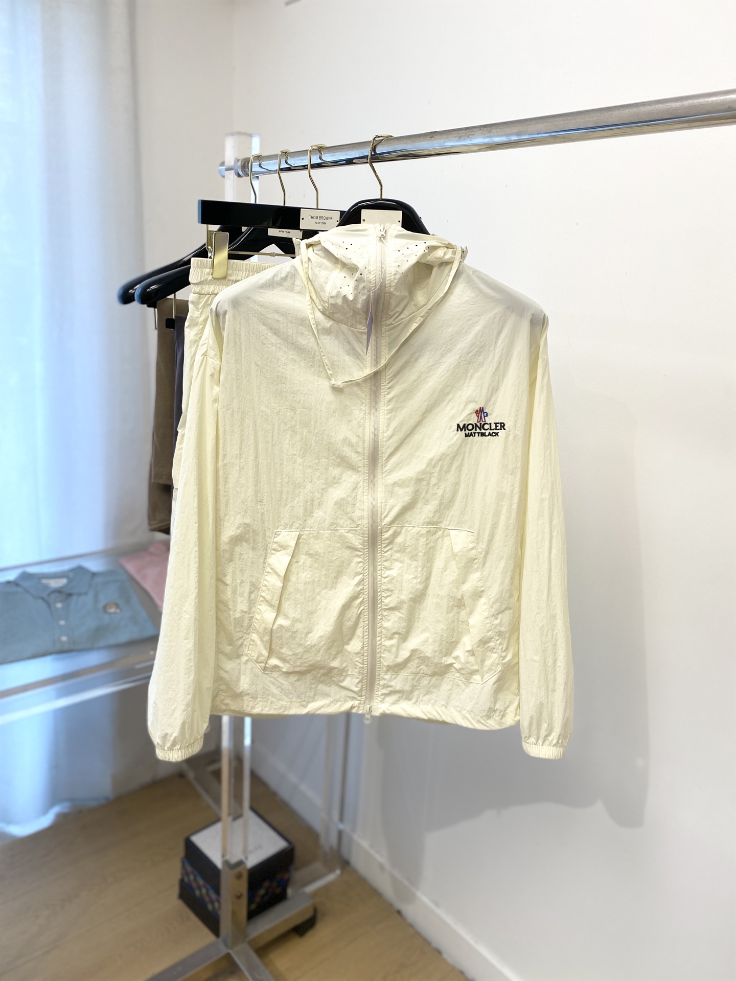 NO:438081,The latest products of the mouth cover, 2025, fashionable and casual sun protection set, top-grade original fabric, comfortable to wear, very good moisture absorption and breathability, and extremely high color fastness!  Both inside and outside wear are very outstanding. M-3XL. A set of Moncler, alexander wang19860909蒙口、2025最新品,时尚休闲防晒套装,顶级原版面料打造,穿着舒适,吸湿性透气性都非常良好,色牢度超高！无论内搭还是外穿都非常出彩码数M-3XL 一套,,Moncler,alexander wang,Men's clothing