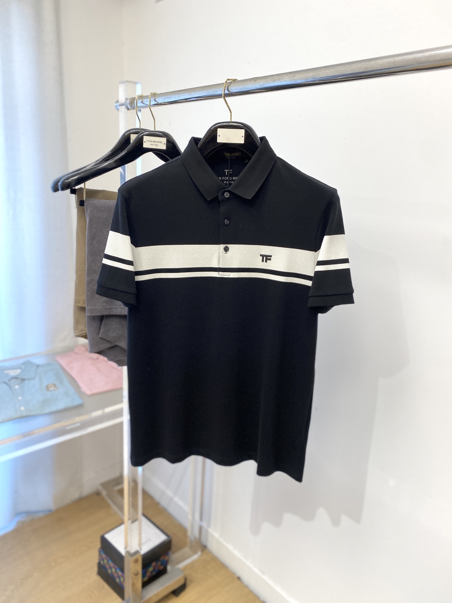 NO:438178,TF, 2025's latest short-sleeved T-shirt, handsome and fashionable, top-grade printed letter logo on the chest, simple and versatile style. Fabric cotton is not only crisp, maintains a fashionable silhouette, but also comfortable to wear, and the yarn is more delicate, the number M-3XL,,tom ford, T-shirt,tees, t-shirt,alexander wang19860909TF、2025最新款短袖T恤,帅气时尚,胸前顶级印胶字母logo,简约百搭款.面料棉 不仅挺括,保持潮流的廓形,又穿着舒适,纱织更细腻,码数M-3XL,,tom ford,T-shirt,tees，t-shirt,alexander wang,Men's clothing