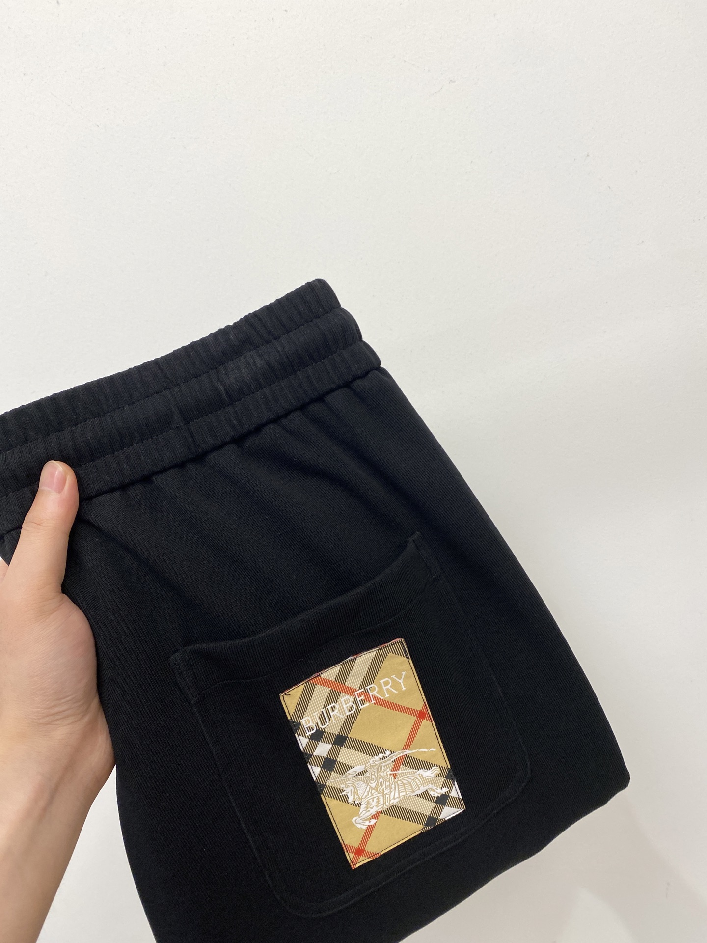NO:438113,Burberry, 2025 hot casual pants, high elasticity and slimming, simple and versatile, with fine workmanship, every needle can be seen attentively. Many celebrities and internet celebrities love the most, lengthen their body proportions!  Micro-spin ^_^Comfortable fabric Details M-3XL, burberry, loro piana, alexander wang19860909巴宝莉、2025爆款休闲裤 高弹显瘦必爆简约百搭爆款,做工精细,每一针都看得到用心,超多明星网红最爱 拉长身材比例哦！微弹 ^_^舒适面料 细节体码数M-3XL,,burberry,loro piana,alexander wang,Men's clothing
