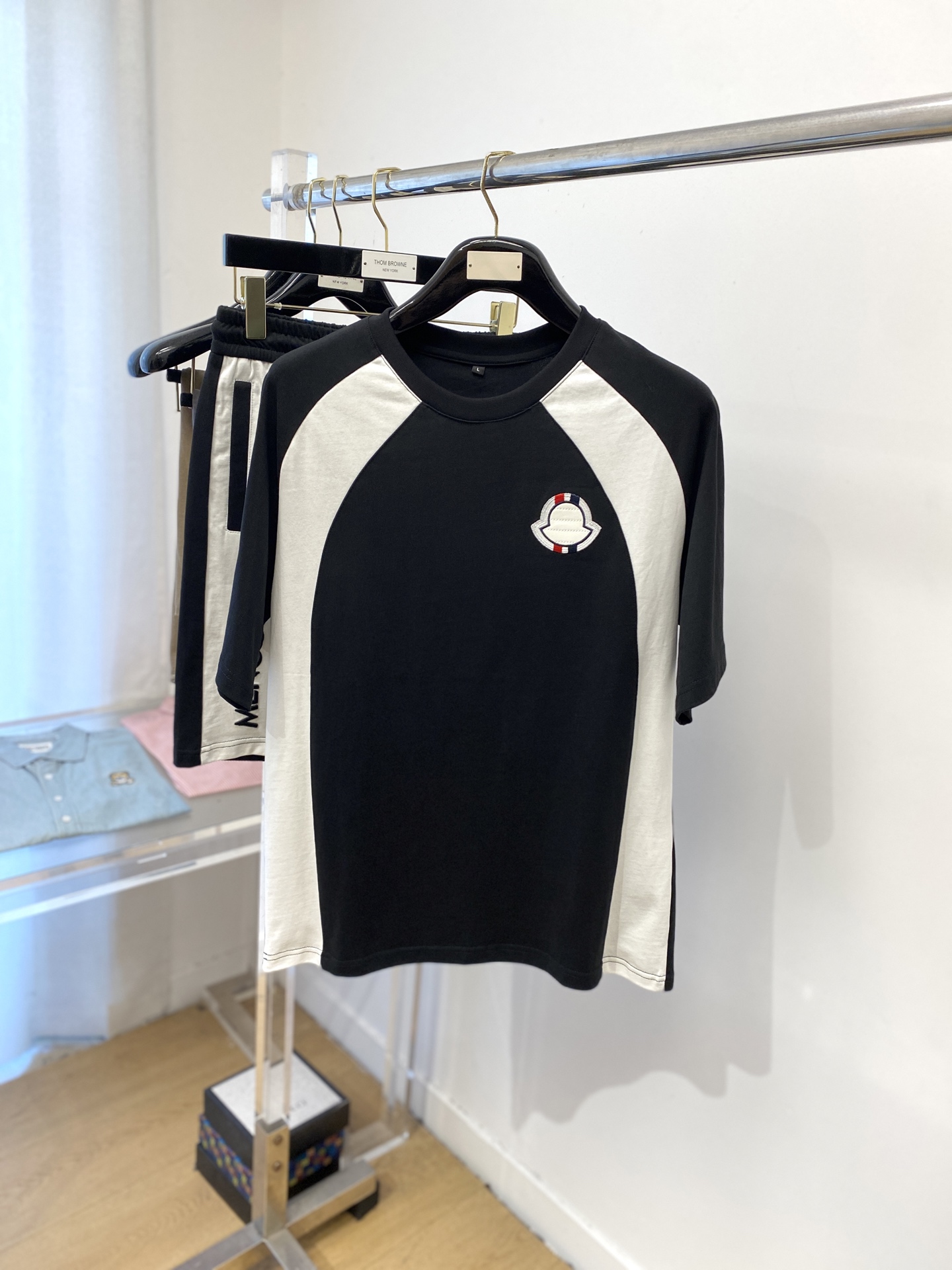 NO:440691,The latest products of the hood, 2025, fashionable and casual suits, top-grade original fabrics, comfortable to wear, good moisture absorption and breathability, and super high color fastness!  Both inside and outside wear are very outstanding. M-3XL. A set of Moncler, alexander wang19860909蒙口、2025最新品,时尚休闲套装,顶级原版面料打造,穿着舒适,吸湿性透气性都非常良好,色牢度超高！无论内搭还是外穿都非常出彩码数M-3XL 一套,,Moncler,alexander wang,Men's clothing