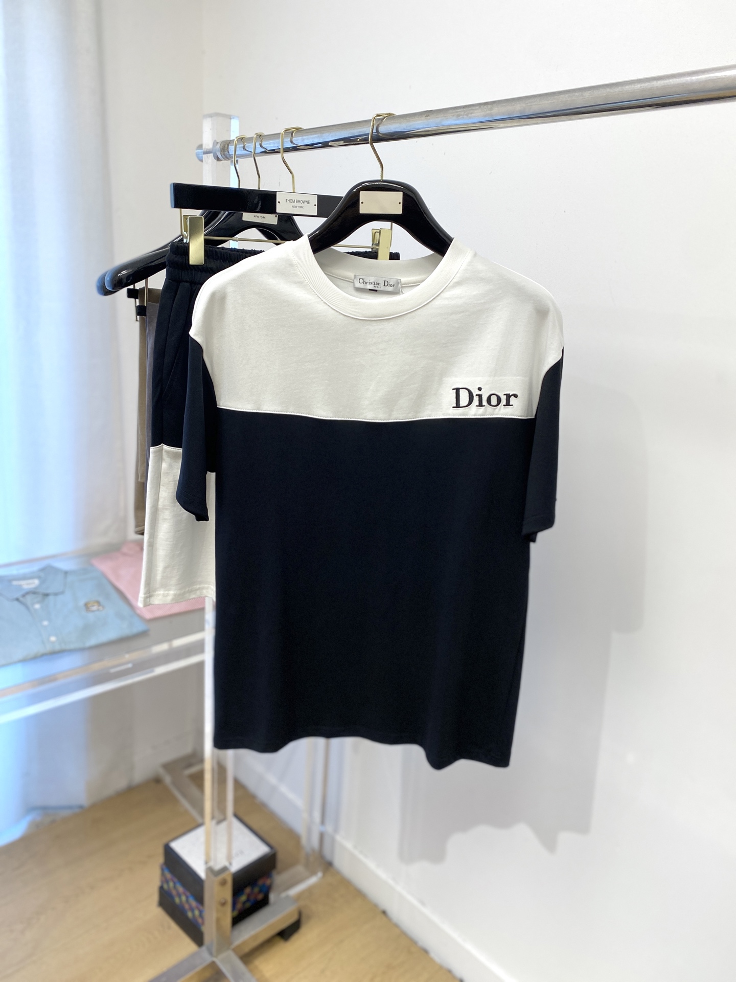 NO:440700,Dior, the latest products in 2025, fashionable and casual suits, top-grade original fabrics, comfortable to wear, good moisture absorption and breathability, and extremely high color fastness!  It is very outstanding in both the inner and outer wear. A set of M-3XL, dior, alexander wang19860909迪奥、2025最新品,时尚休闲套装,顶级原版面料打造,穿着舒适,吸湿性透气性都非常良好,色牢度超高！无论内搭还是外穿都非常出彩码数M-3XL 一套,,dior,alexander wang,Men's clothing