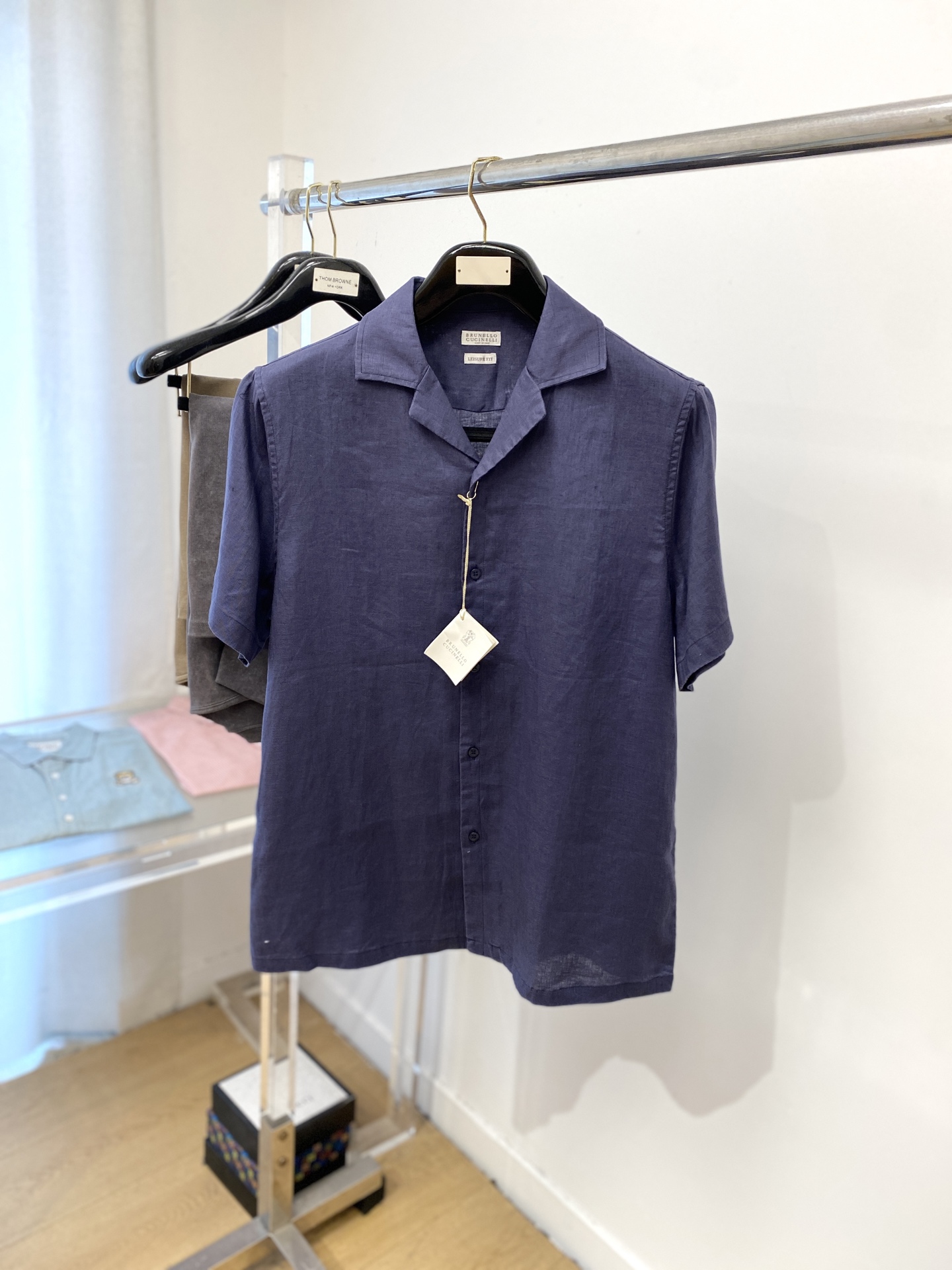 NO:442097,Brunello Cucinelli, 2025 new short-sleeved shirt, fashionable and handsome, simple and versatile, customized original fabric, not only crisp, maintains the trendy silhouette, but also comfortable to wear, the yarn weaving is more delicate, the size M-3XL, brunello cucinelli,shirts,T-shirt,alexander wang19860909Brunello Cucinelli、2025新品短袖衬衫,时尚帅气,简约百搭款,定制原版面料,不仅挺括,保持潮流的廓形,又穿着舒适,纱织更细腻,码数M-3XL,,brunello cucinelli,shirts,T-shirt,alexander wang,Men's clothing